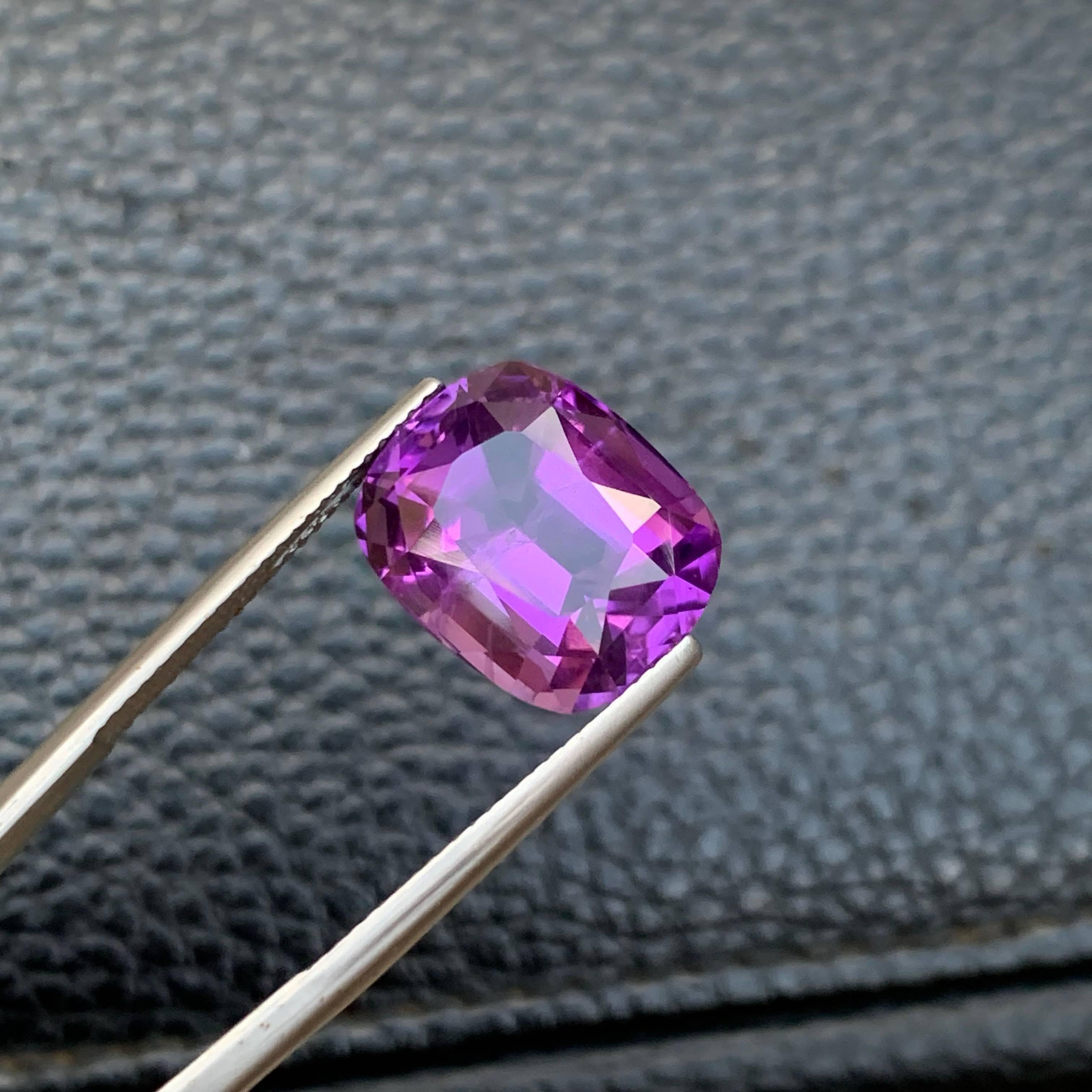 Moderno 10.75 carati di pietra ametista viola naturale sciolta con taglio a cuscino Gemma brasiliana in vendita