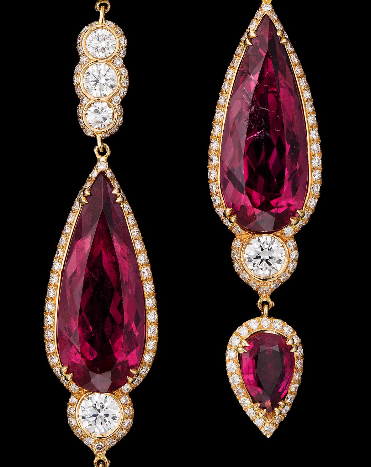 10.75 Carat Red Tourmaline Diamond Dangle Earrings in 18 Karat Rose Gold In New Condition For Sale In Ramat Gan, IL