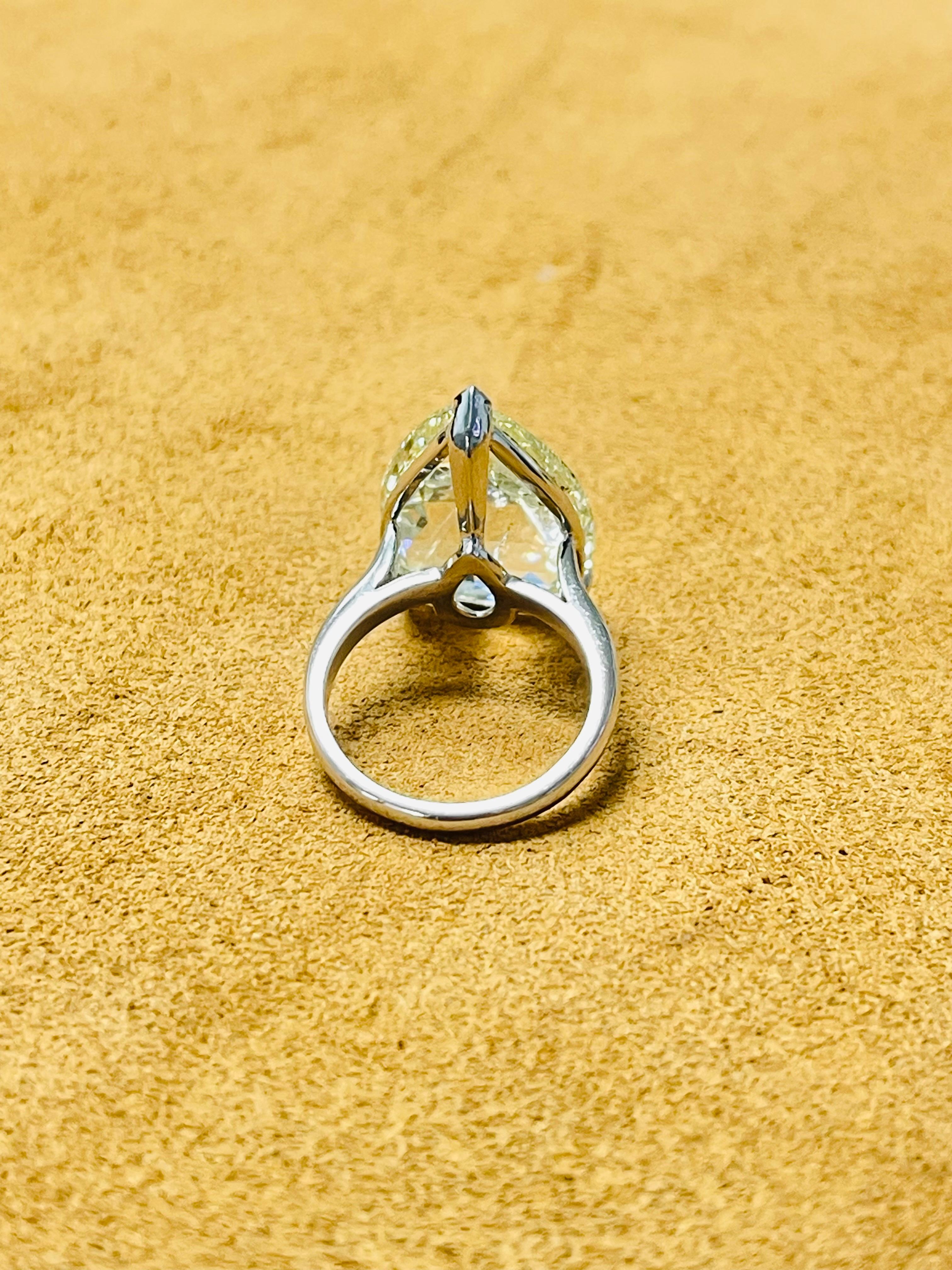 Bague de fiançailles en platine de 10,75 carats de diamants en forme de poire taillés en rose. Pour femmes en vente