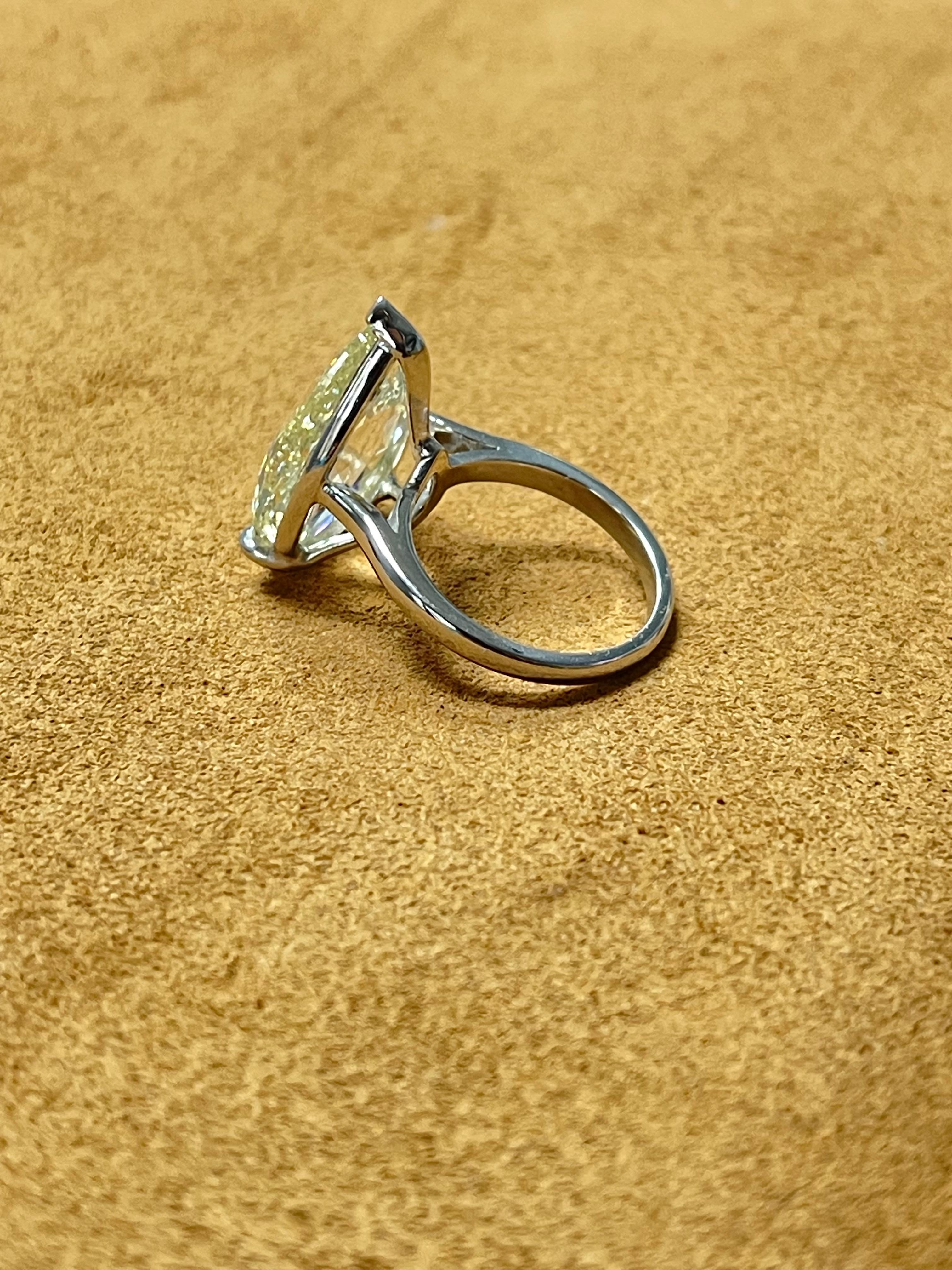 Bague de fiançailles en platine de 10,75 carats de diamants en forme de poire taillés en rose. en vente 1