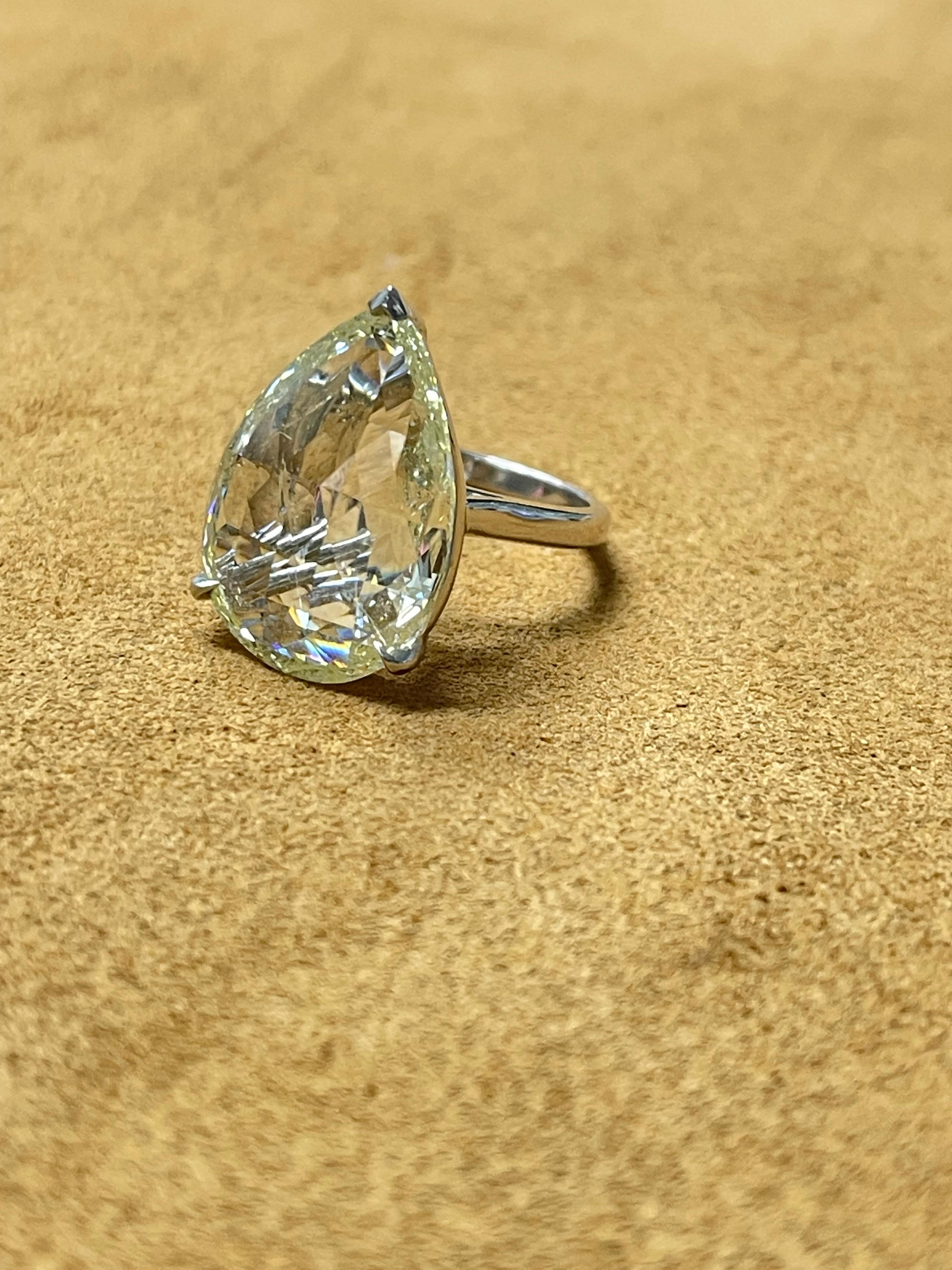 Bague de fiançailles en platine de 10,75 carats de diamants en forme de poire taillés en rose. en vente 2