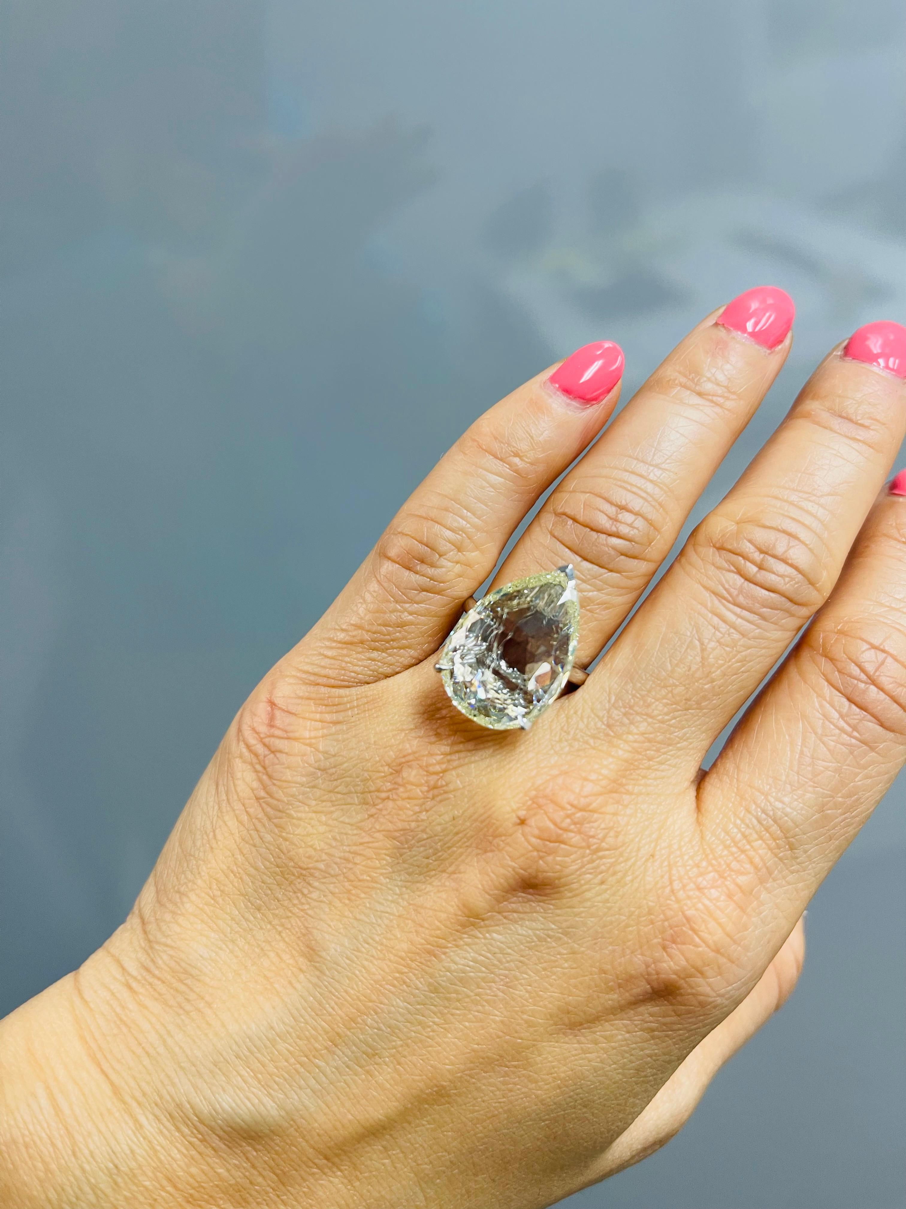 Bague de fiançailles en platine de 10,75 carats de diamants en forme de poire taillés en rose. en vente 3