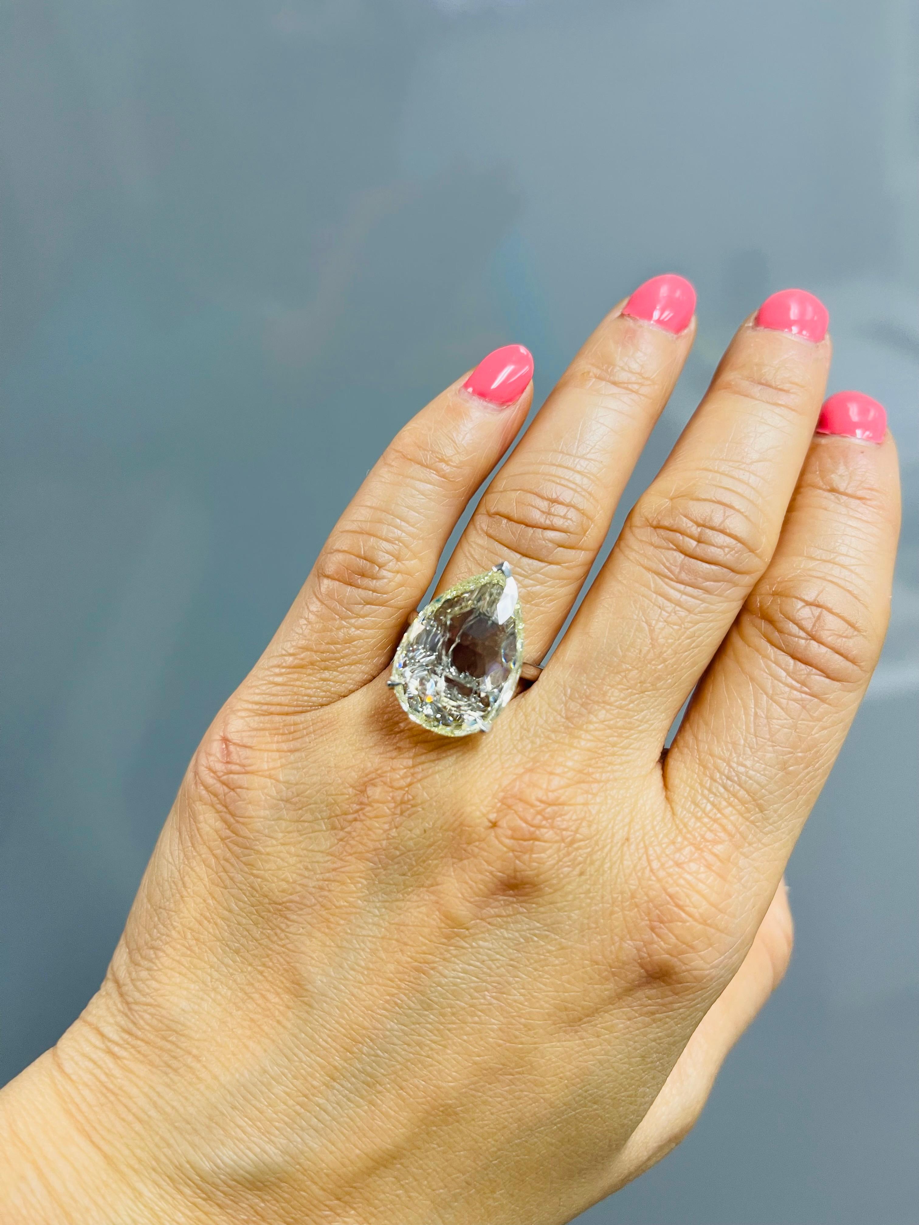 Bague de fiançailles en platine de 10,75 carats de diamants en forme de poire taillés en rose. en vente 4