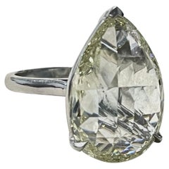 Bague de fiançailles en platine de 10,75 carats de diamants en forme de poire taillés en rose.