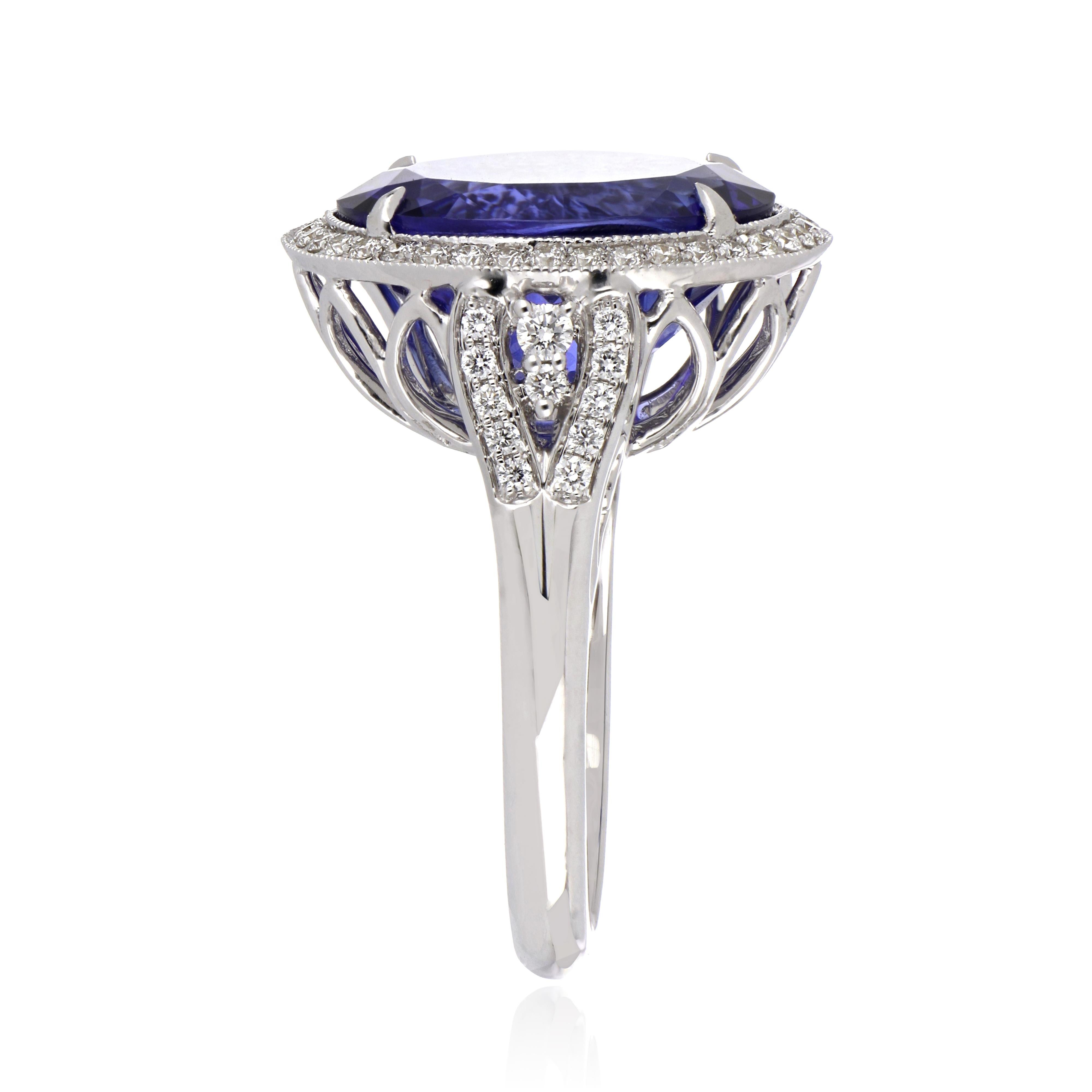 10.75 Carat Oval Tanzanite Ring with Diamonds 18 Karat White Gold In New Condition In JAIPUR, IN