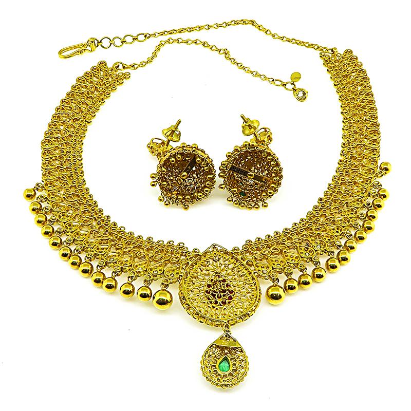 10.75ct Diamond Emerald Ruby Necklace and Earrings Set In Good Condition For Sale In New York, NY