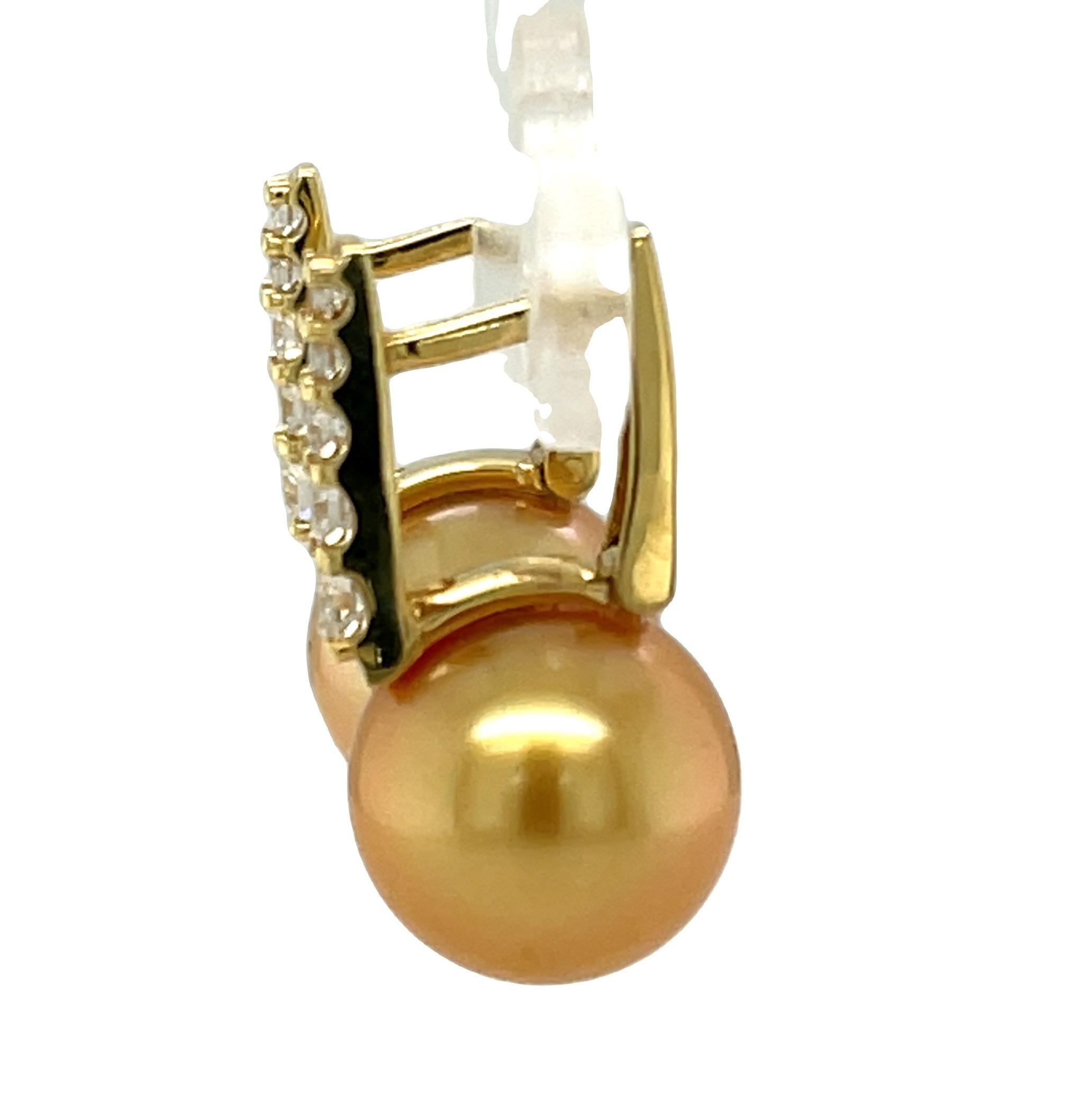 Golden South Seas Pearl and Diamond Drop Earrings in Yellow Gold In New Condition For Sale In Los Angeles, CA