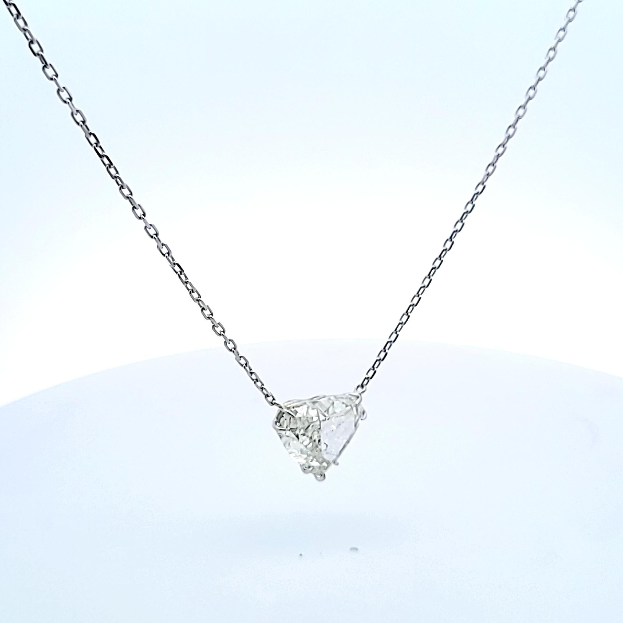 Collana con ciondolo in oro bianco 18 carati da 10,76 carati a forma di cuore con diamante I I1 in vendita 6