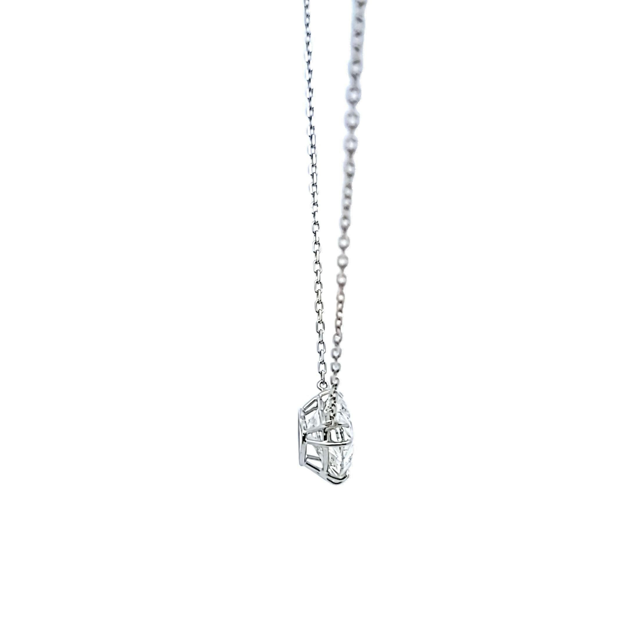 Collana con ciondolo in oro bianco 18 carati da 10,76 carati a forma di cuore con diamante I I1 In condizioni buone in vendita a New York, NY