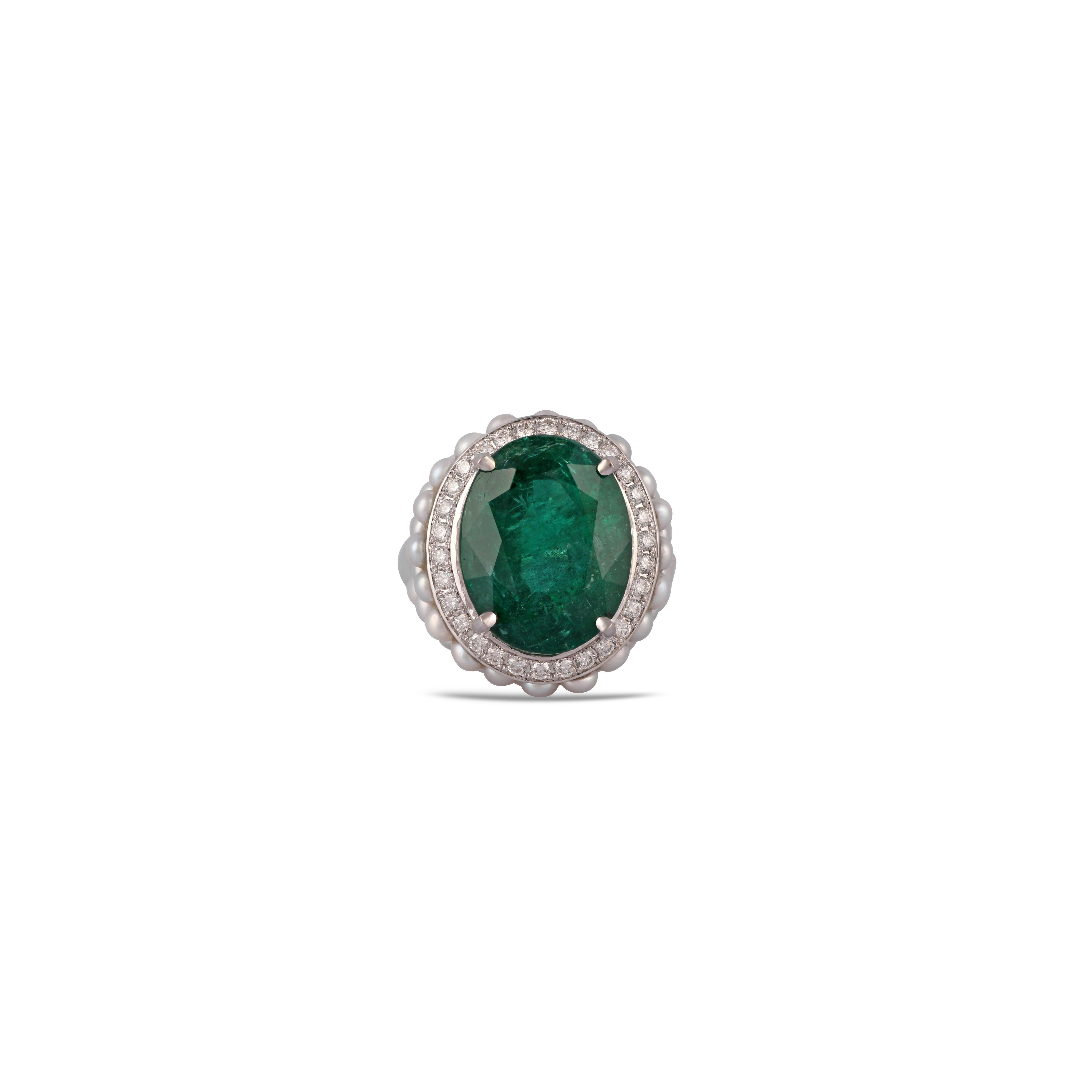 Contemporary 10.77 cts Clear Zambian Emerald, Pear & Diamond Double Cluster Ring in 18k Gold For Sale