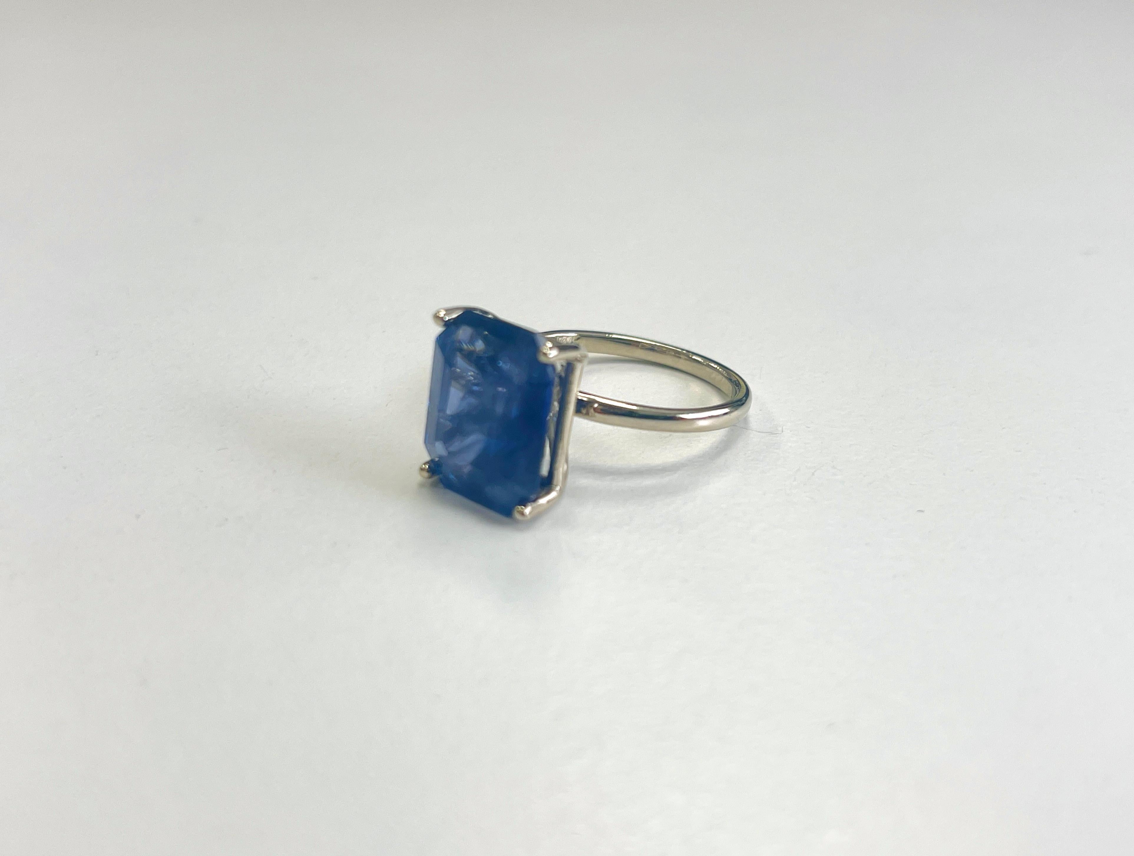 10.79 Carat Natural Sapphire Intense Blue in 14K White Gold Ring For Sale 1
