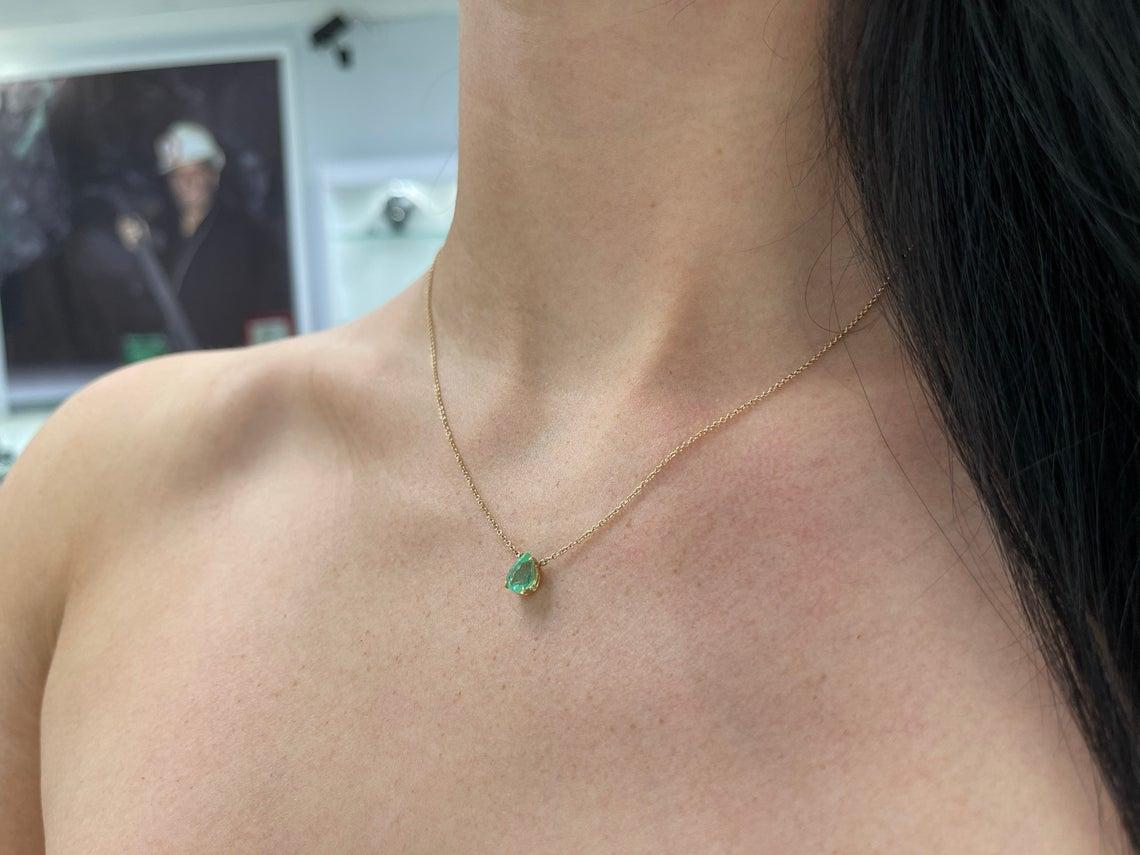 Modern 1.07ct 14K Colombian Emerald Pear Cut Solitaire Gold Necklace For Sale