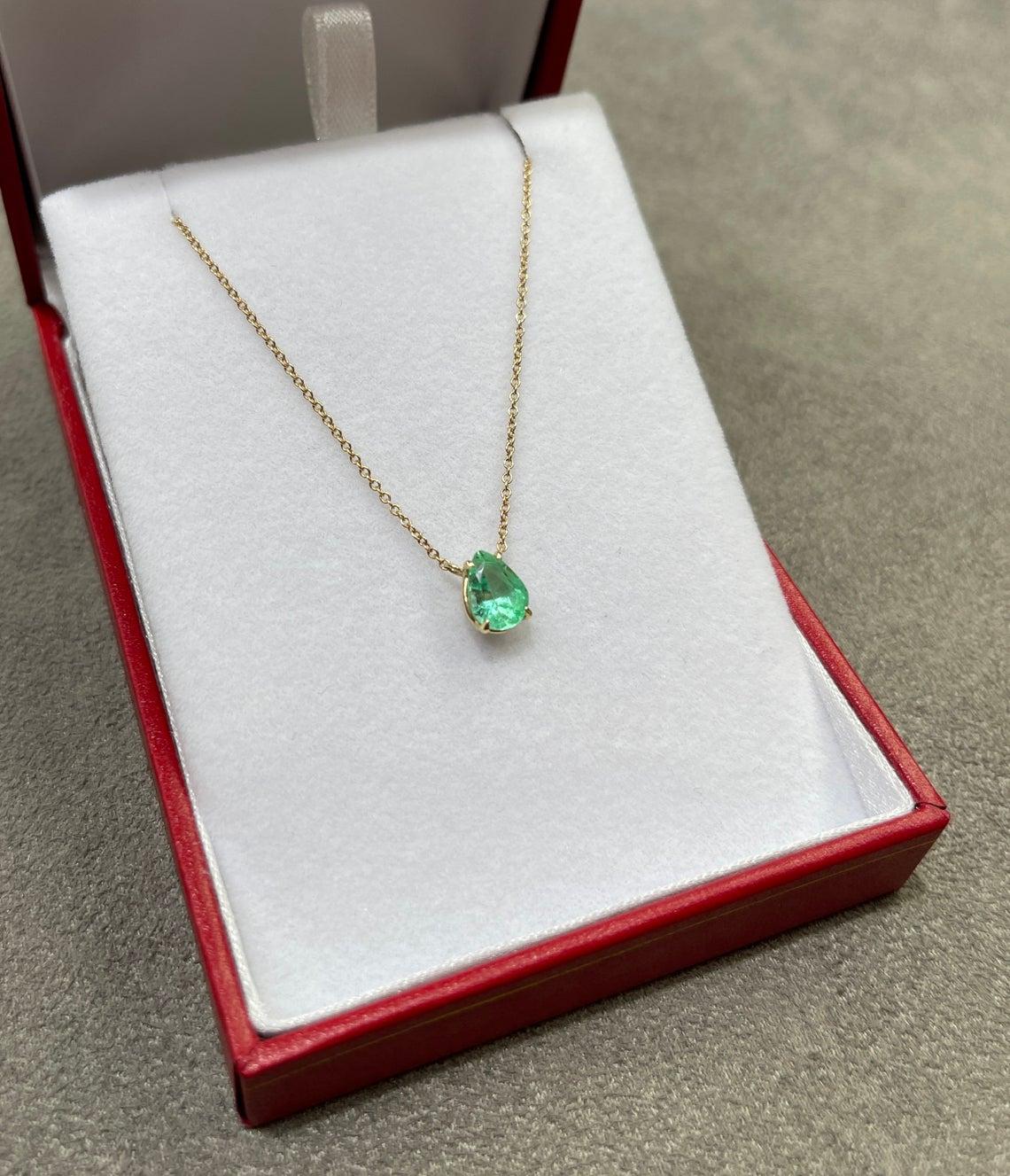 1.07ct 14K Colombian Emerald Pear Cut Solitaire Gold Necklace In New Condition For Sale In Jupiter, FL