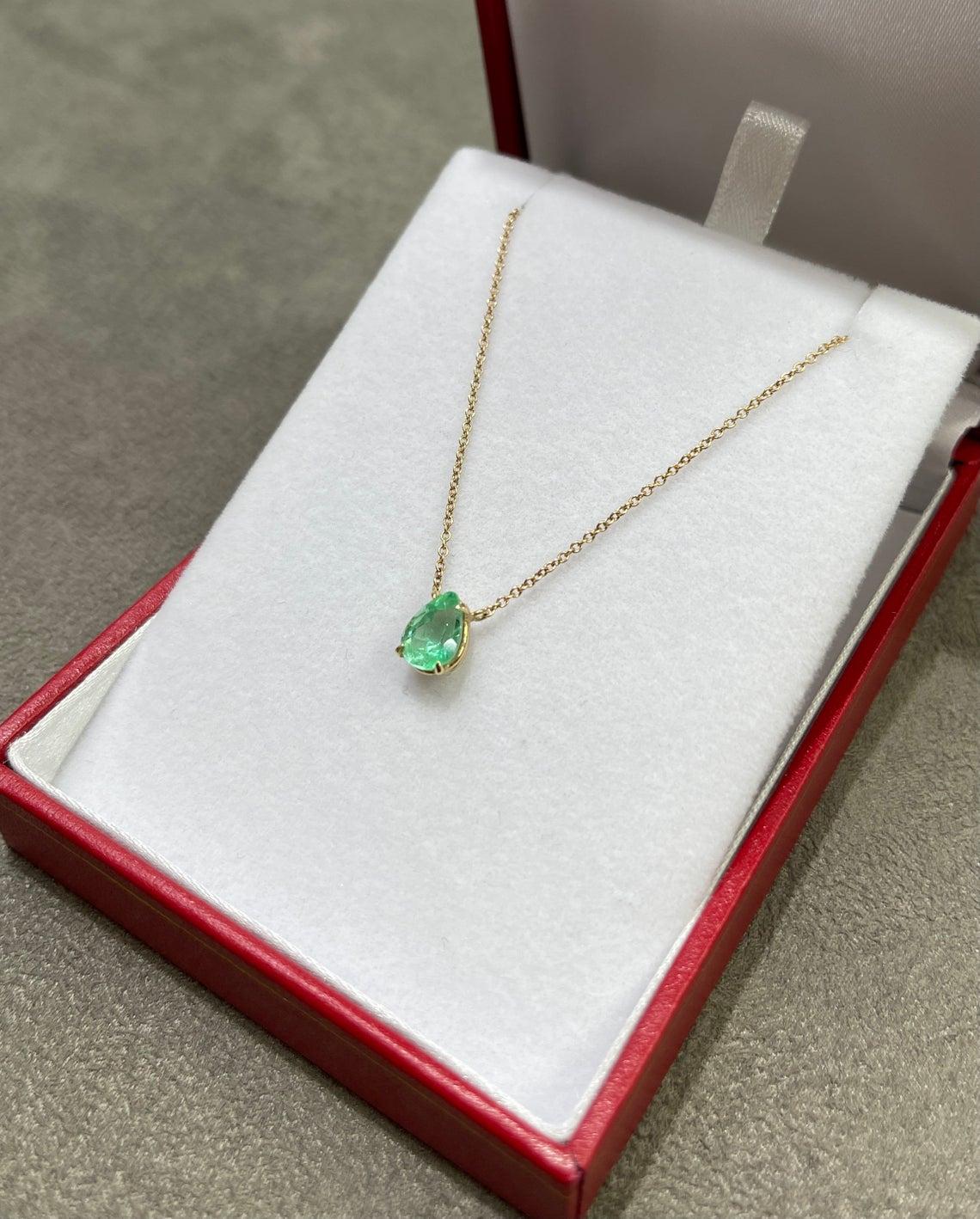 Women's 1.07ct 14K Colombian Emerald Pear Cut Solitaire Gold Necklace For Sale