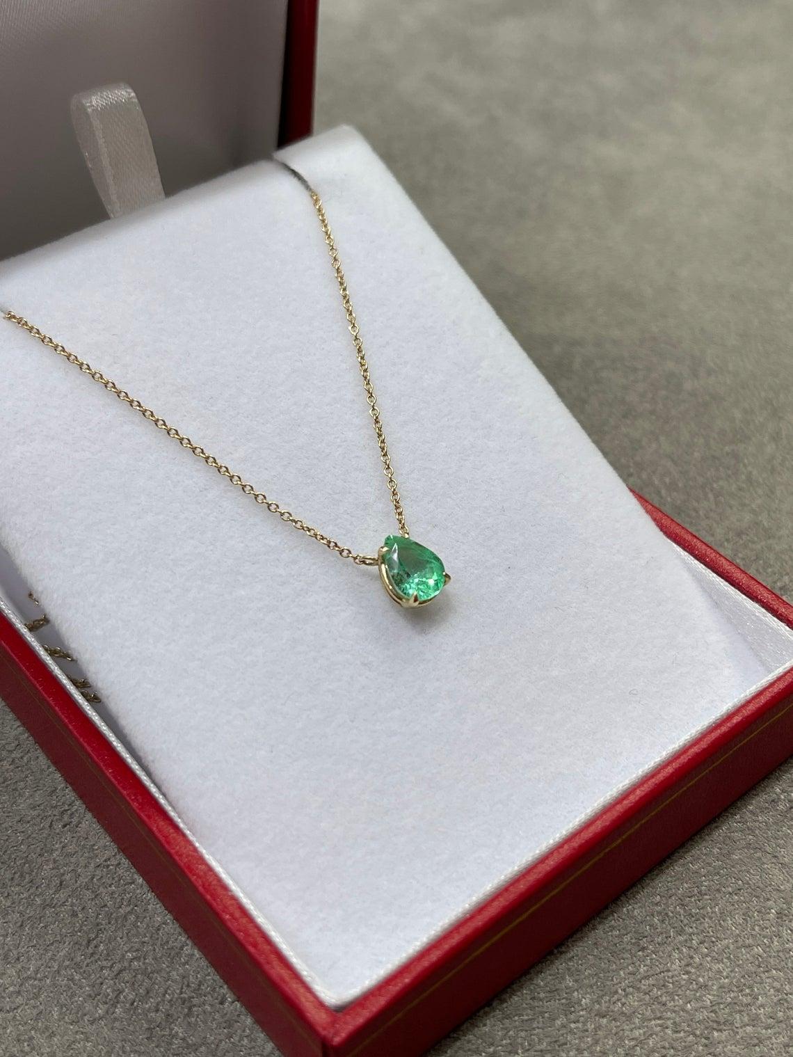 1.07ct 14K Colombian Emerald Pear Cut Solitaire Gold Necklace For Sale 1