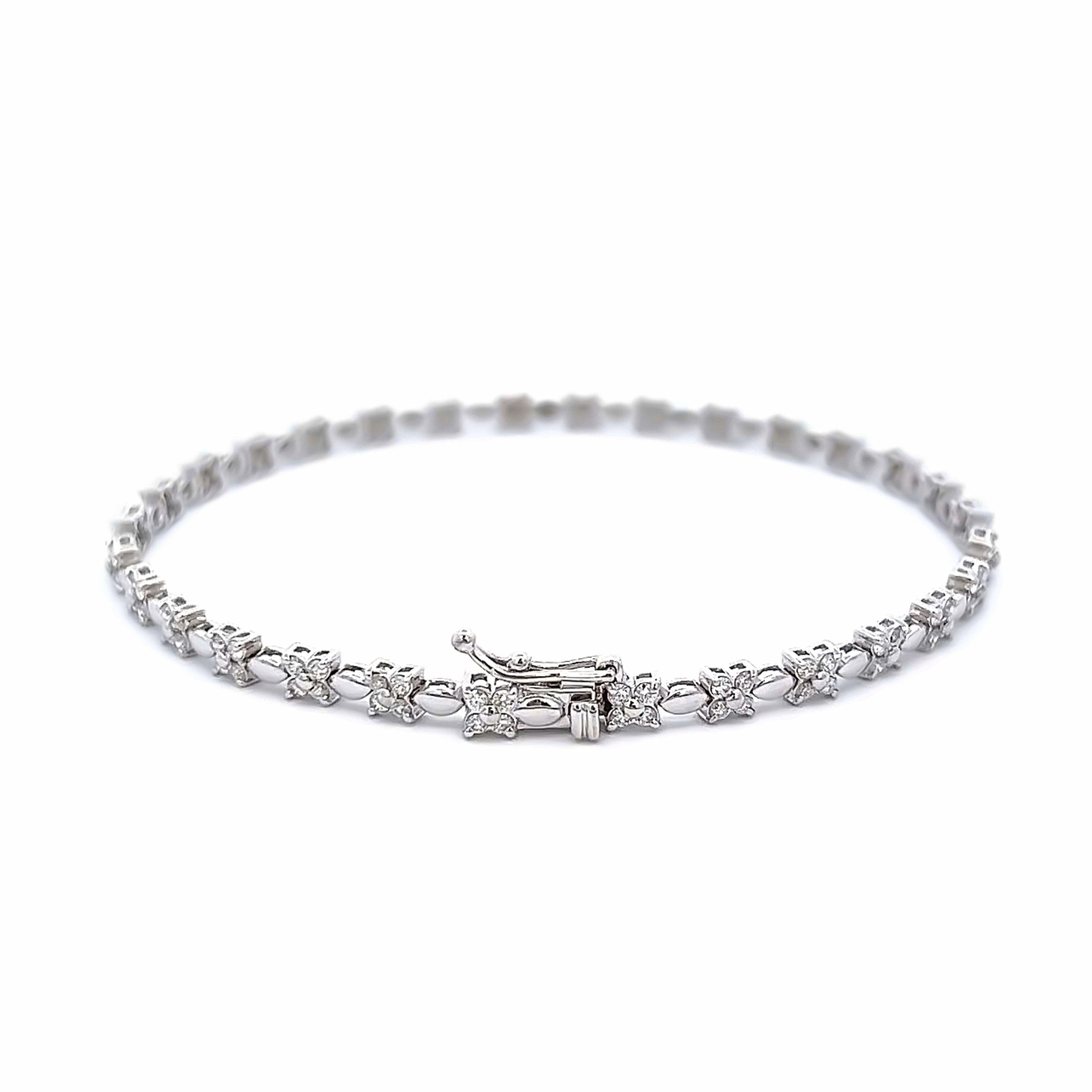 Round Cut 1.07ct Diamond Floral Bracelet 18-Karat White Gold For Sale