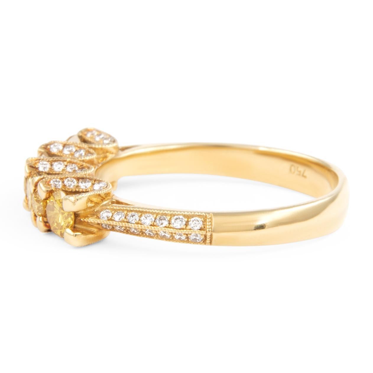 Taille ronde Bague cocktail bicolore 18 carats avec diamant jaune brunâtre-vert intense fantaisie de 1,07 carat en vente