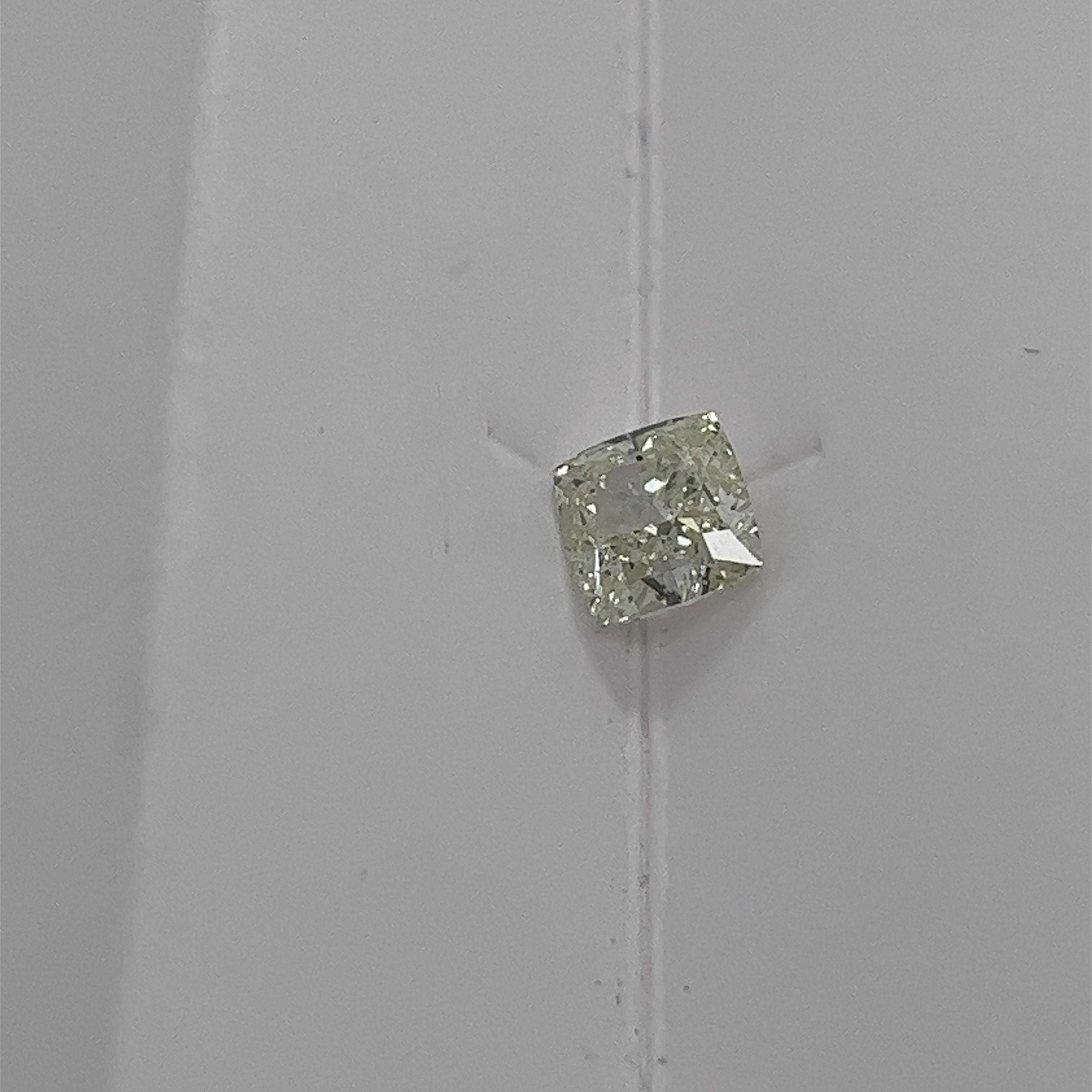 Diamant libre GIA de 1,07ct de couleur naturelle jaune clair vert.
Poids total des diamants : 1,07ct 
Couleur du diamant : jaune clair vert
Clarté du diamant : SI2
SMS9234