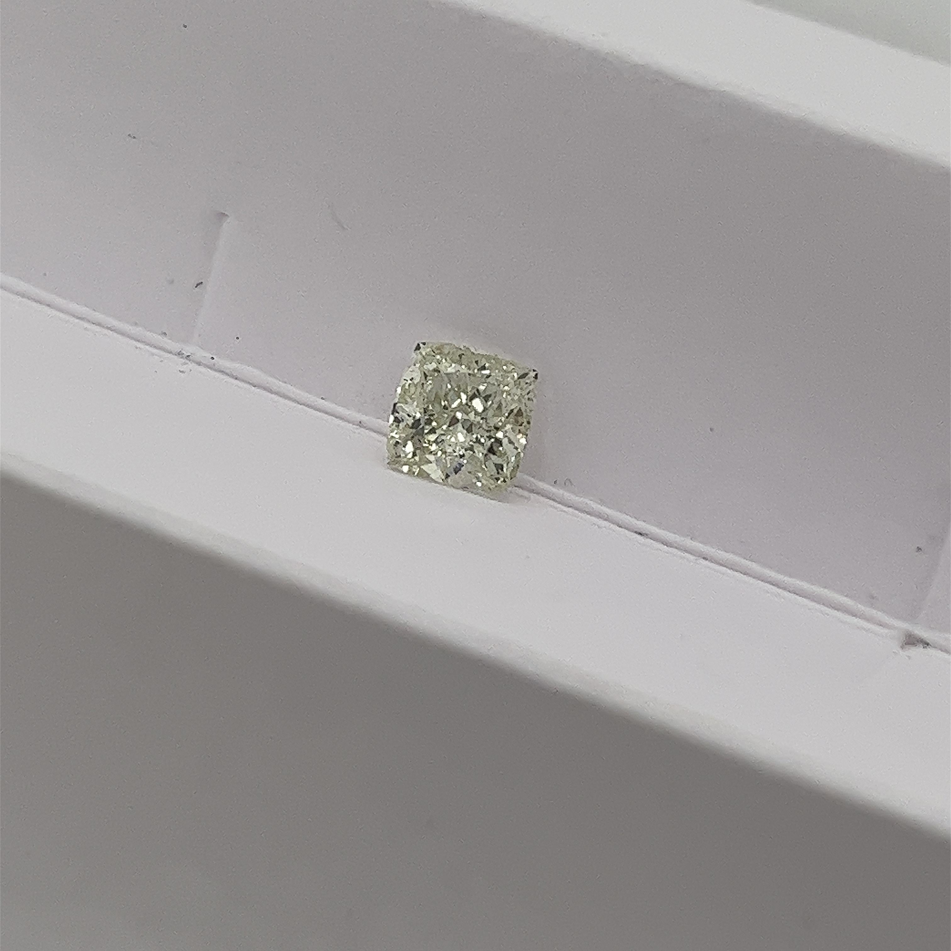 Diamant non serti de 1,07 carat de couleur jaune clair et vert fantaisie certifié GIA Excellent état à London, GB