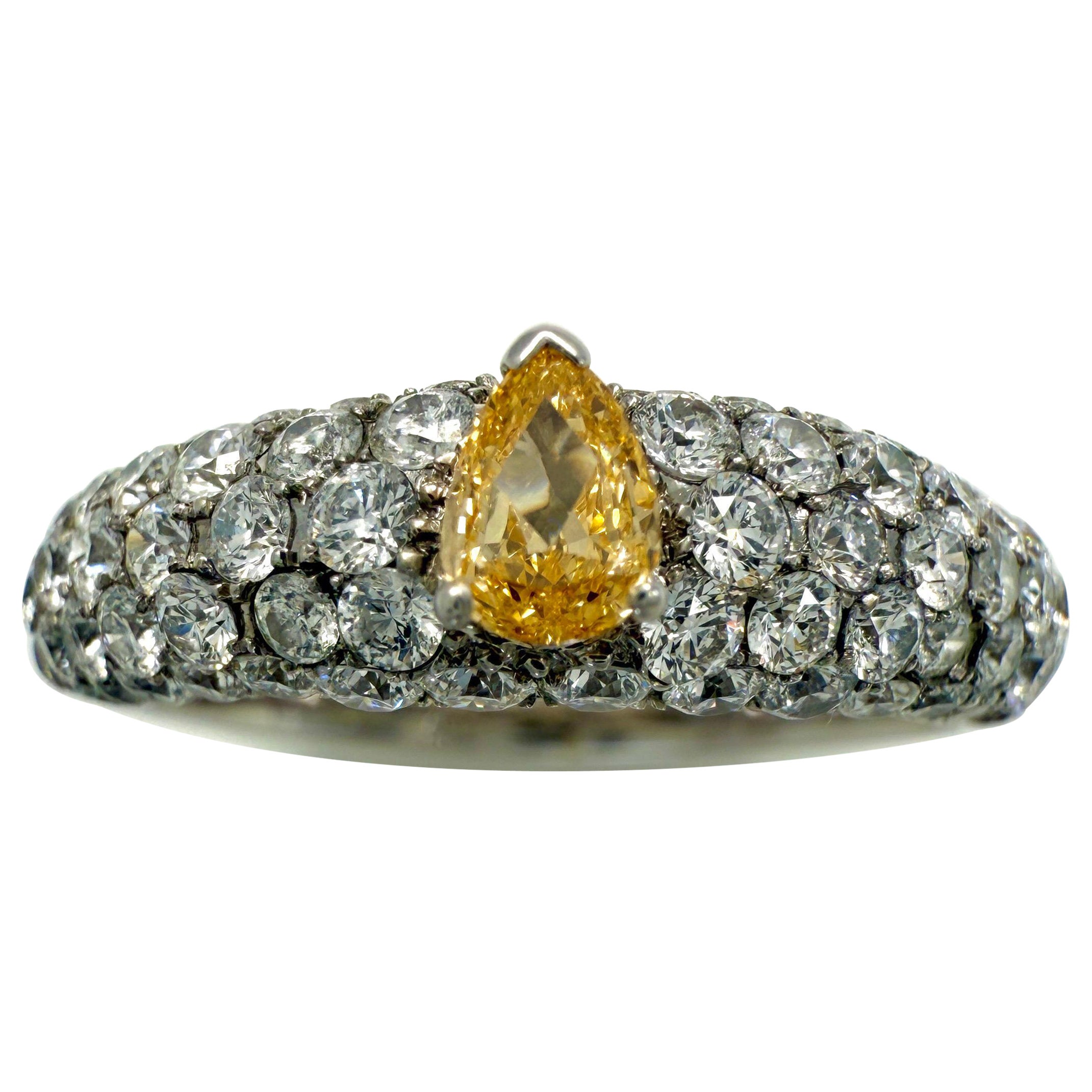 1,07 Karat natürlicher Fancy Vivid Orange Gelber birnenförmiger Diamant 18k Weißgold Pave Ring
