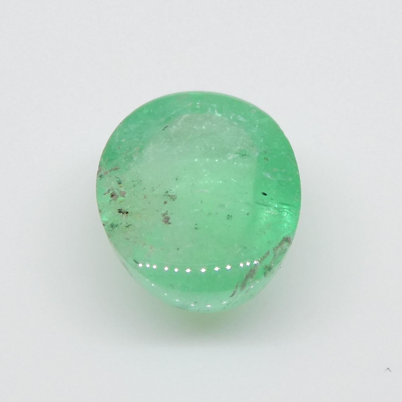 1.07ct Oval Cabochon Green Emerald from Colombia For Sale 2
