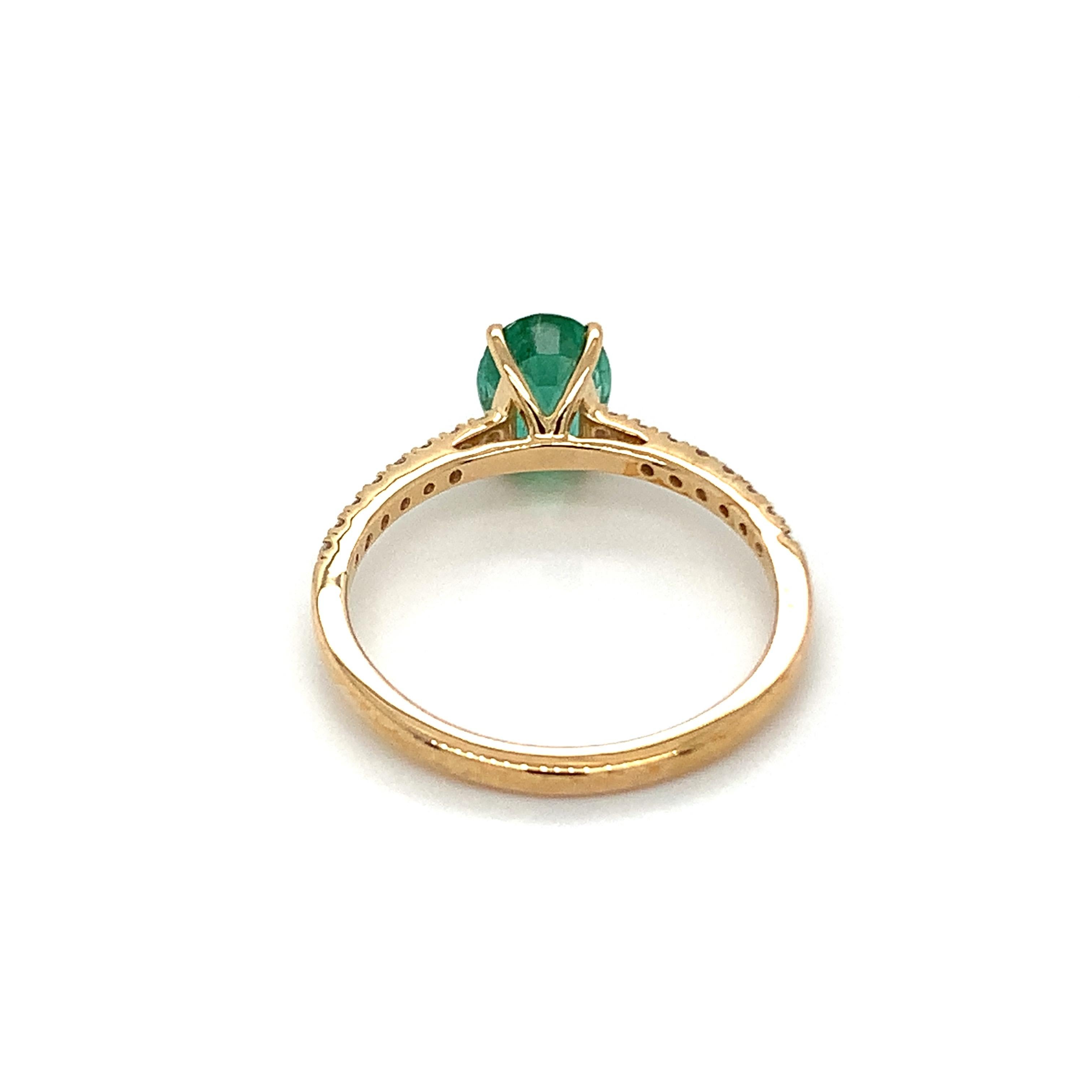 1.07ct Oval Cut Emerald Ring with Diamond in 10k Yellow Gold In New Condition For Sale In Fort Lee, NJ