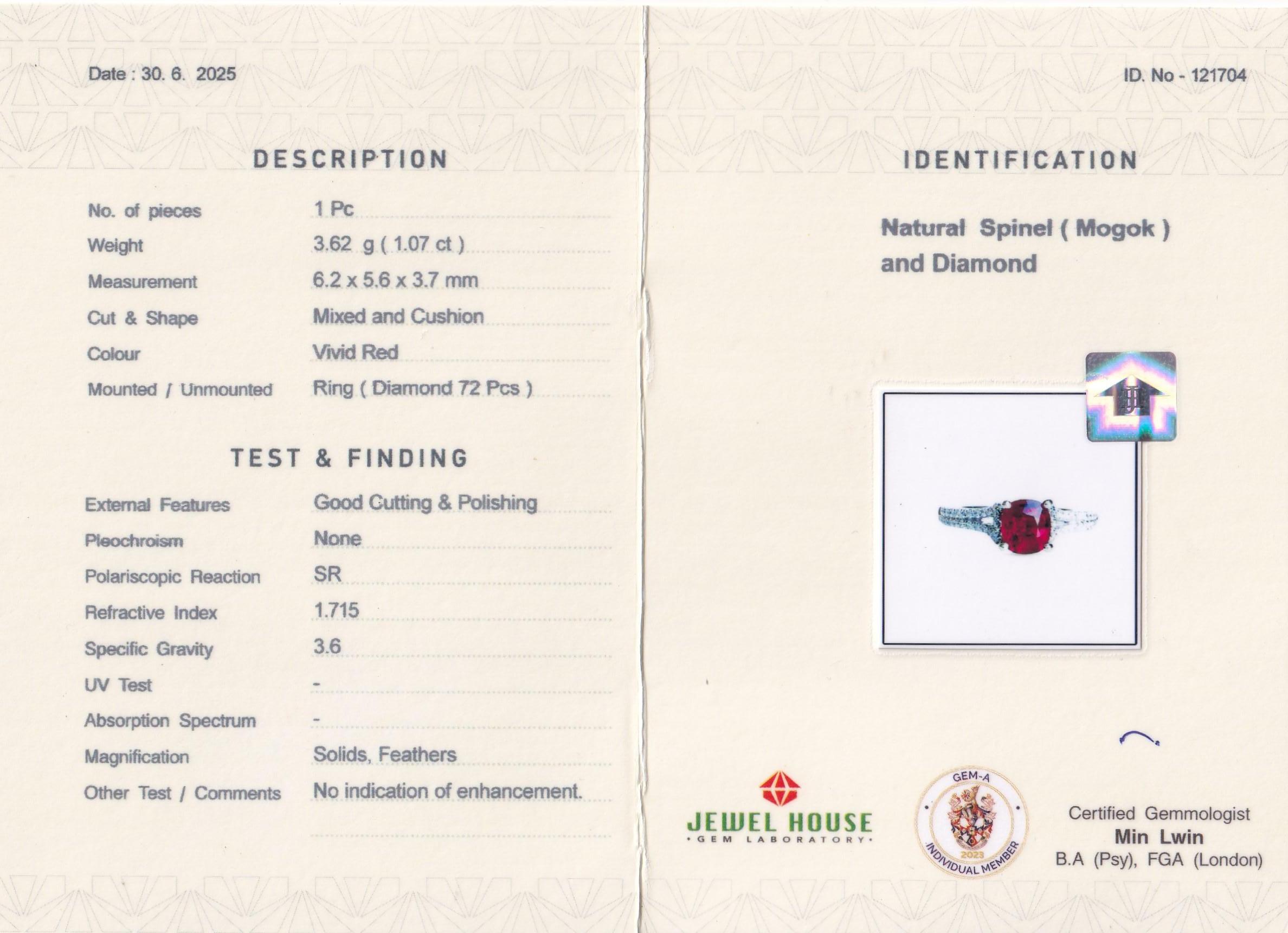 1.07ct Vibrant Vivid Red Spinel Ring with Natural Diamonds in 18k solid gold For Sale 4