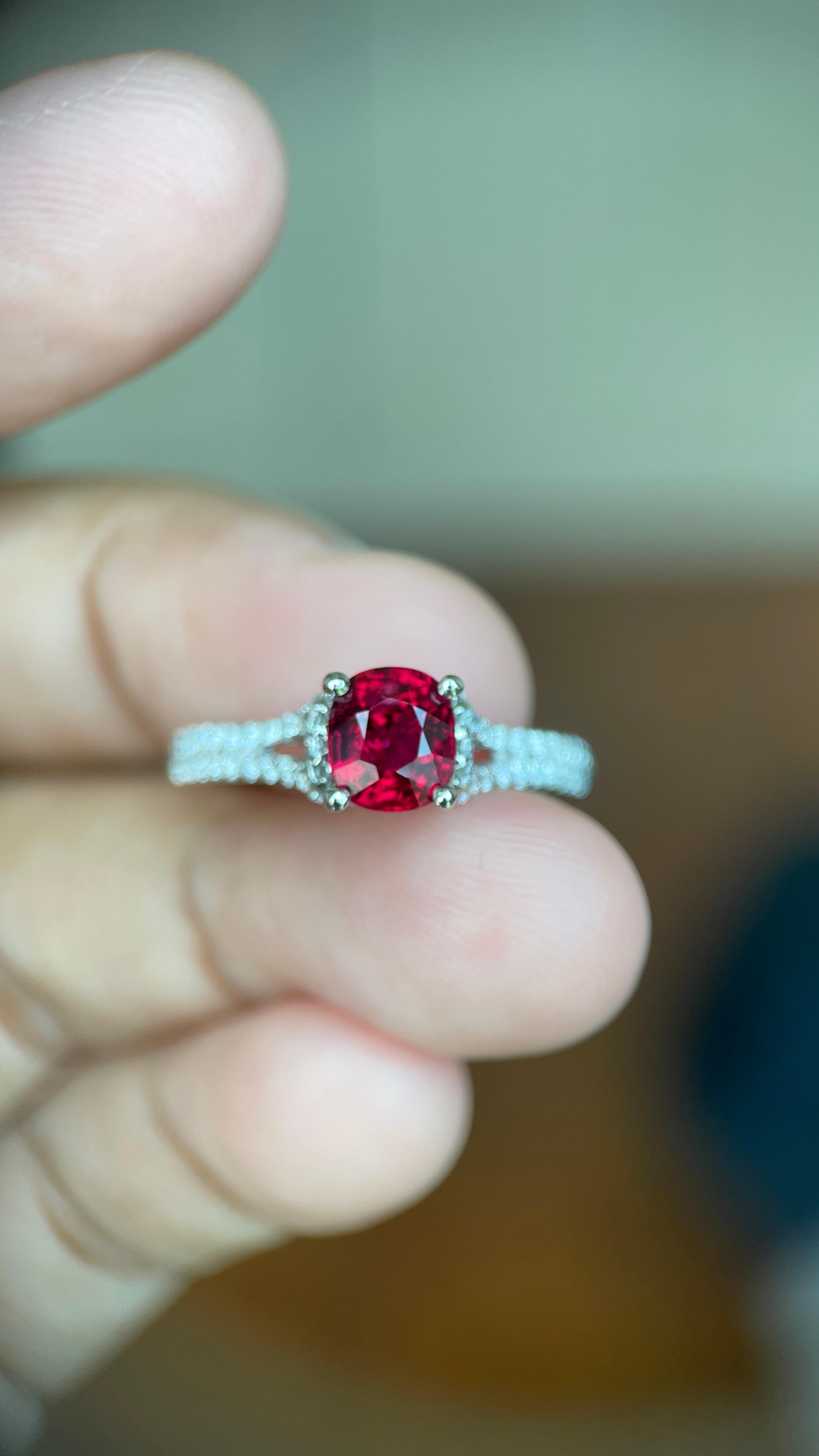 Veuillez noter que le prix indiqué pour cet article est fixe et non négociable. Nous vous remercions de votre compréhension et de votre respect pour notre décision en matière de prix.

Cette magnifique bague en spinelle rouge naturel présente un