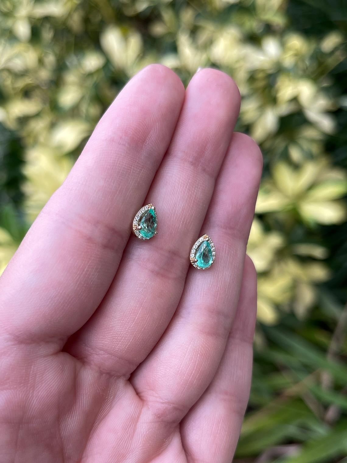 Moderno Orecchini a goccia in oro 14K con smeraldo e diamante 8x6 mm reali in vendita