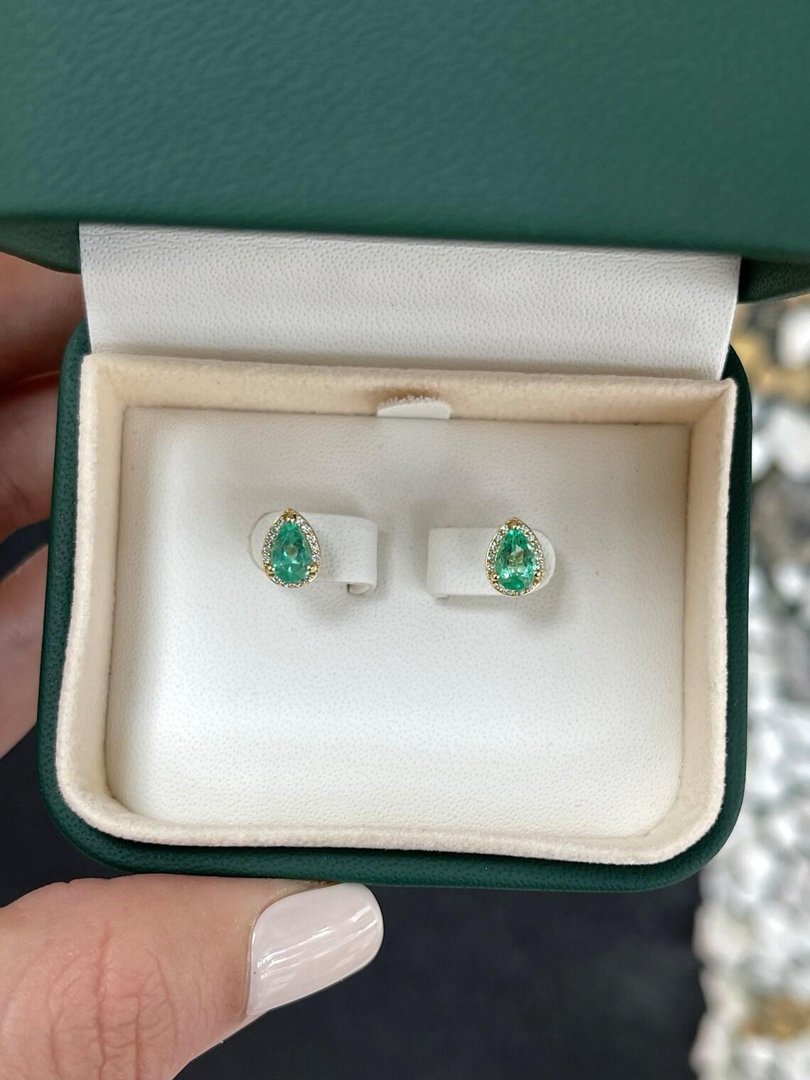 Orecchini a goccia in oro 14K con smeraldo e diamante 8x6 mm reali in vendita 1