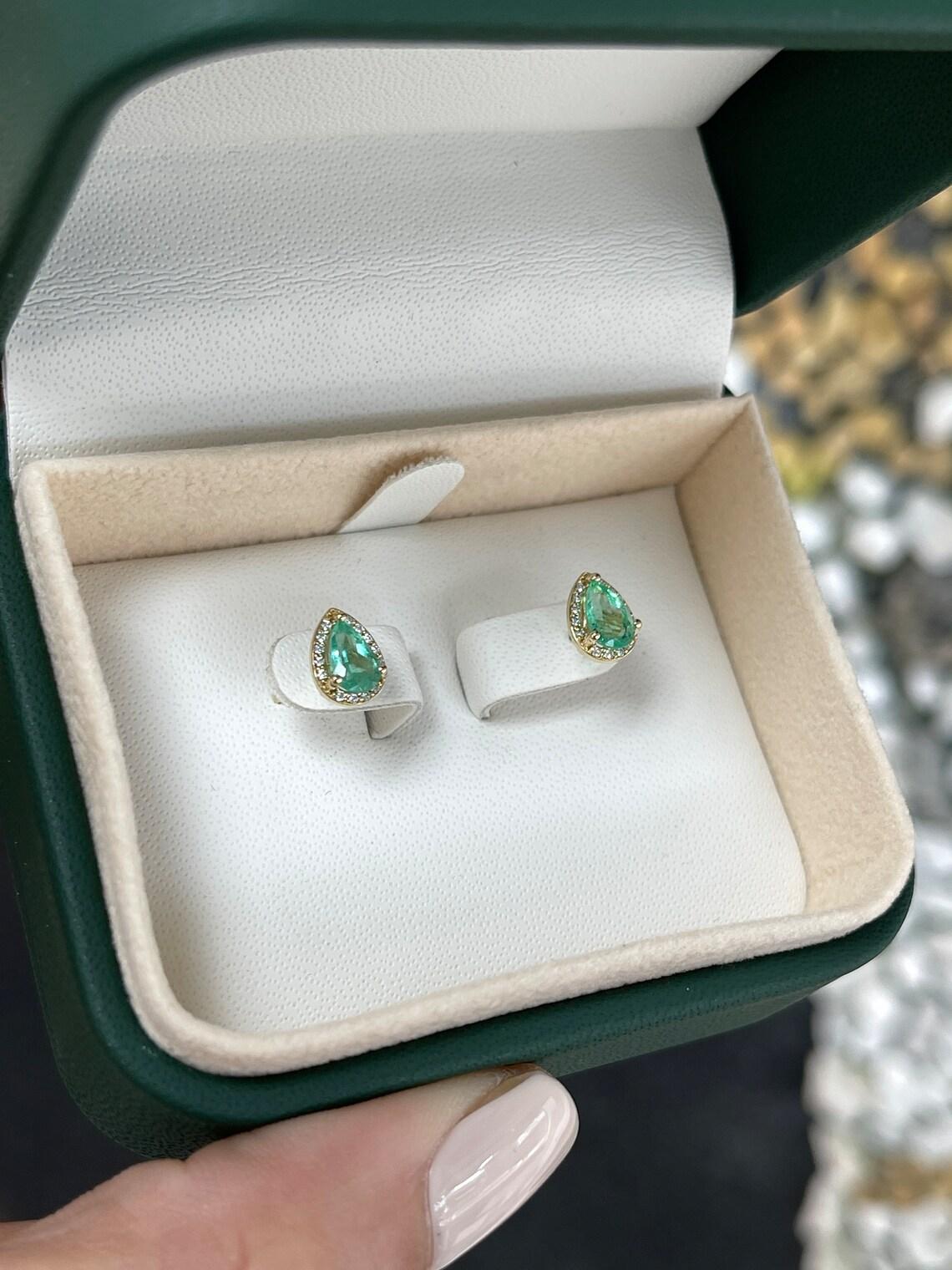 Orecchini a goccia in oro 14K con smeraldo e diamante 8x6 mm reali in vendita 2