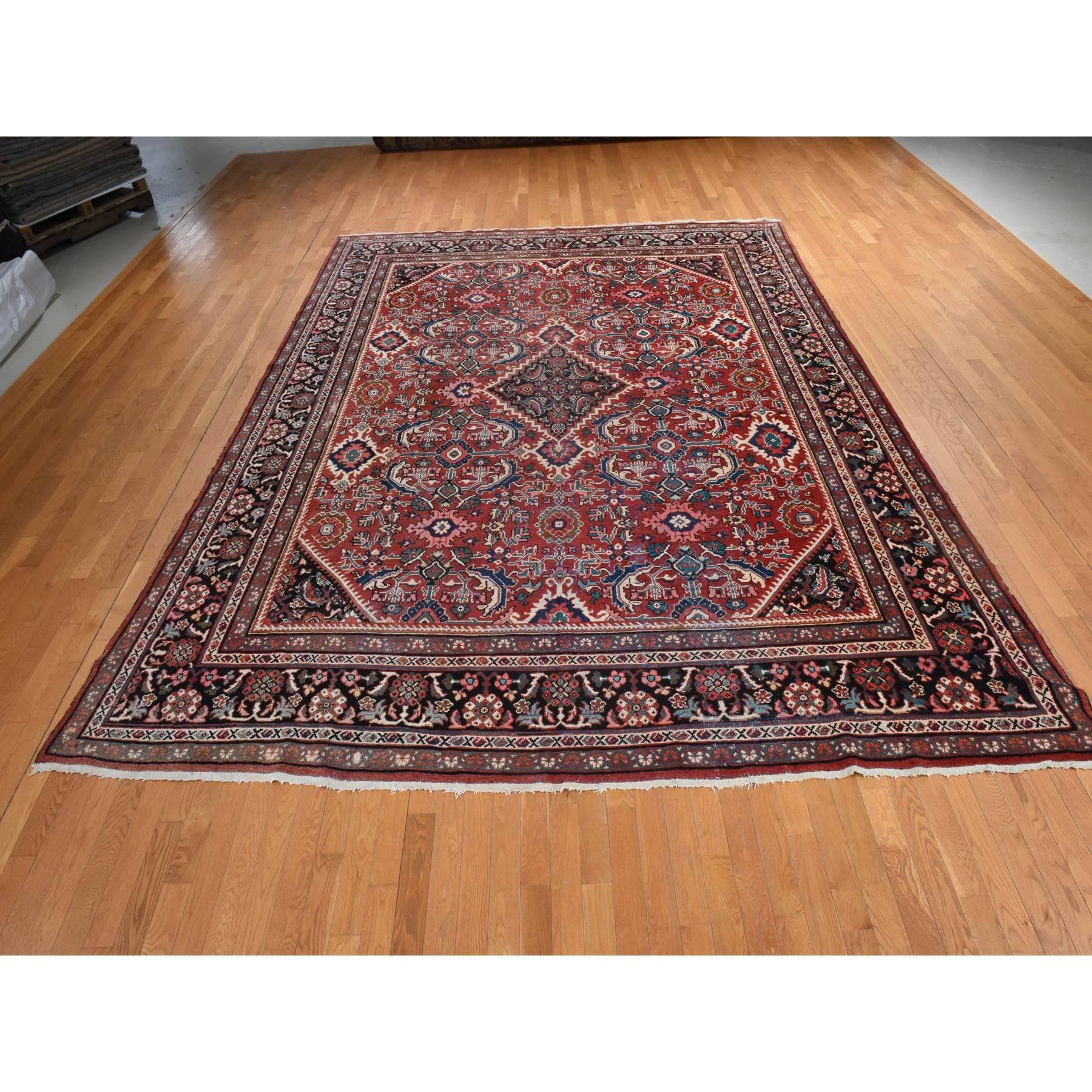 Scharlachrot, Vintage Persisch Mahal, Medaillon Design, Sauber, Weich, Gleichmäßig getragen, 100% Wolle, Handgeknüpft, Orientteppich
Primäre MATERIALIEN: Wolle
Latex: Kein Flor 
Höhe: 0,25 Zoll
Stil: Traditionell
Grundfarbe: Rot
Sekundärfarben: