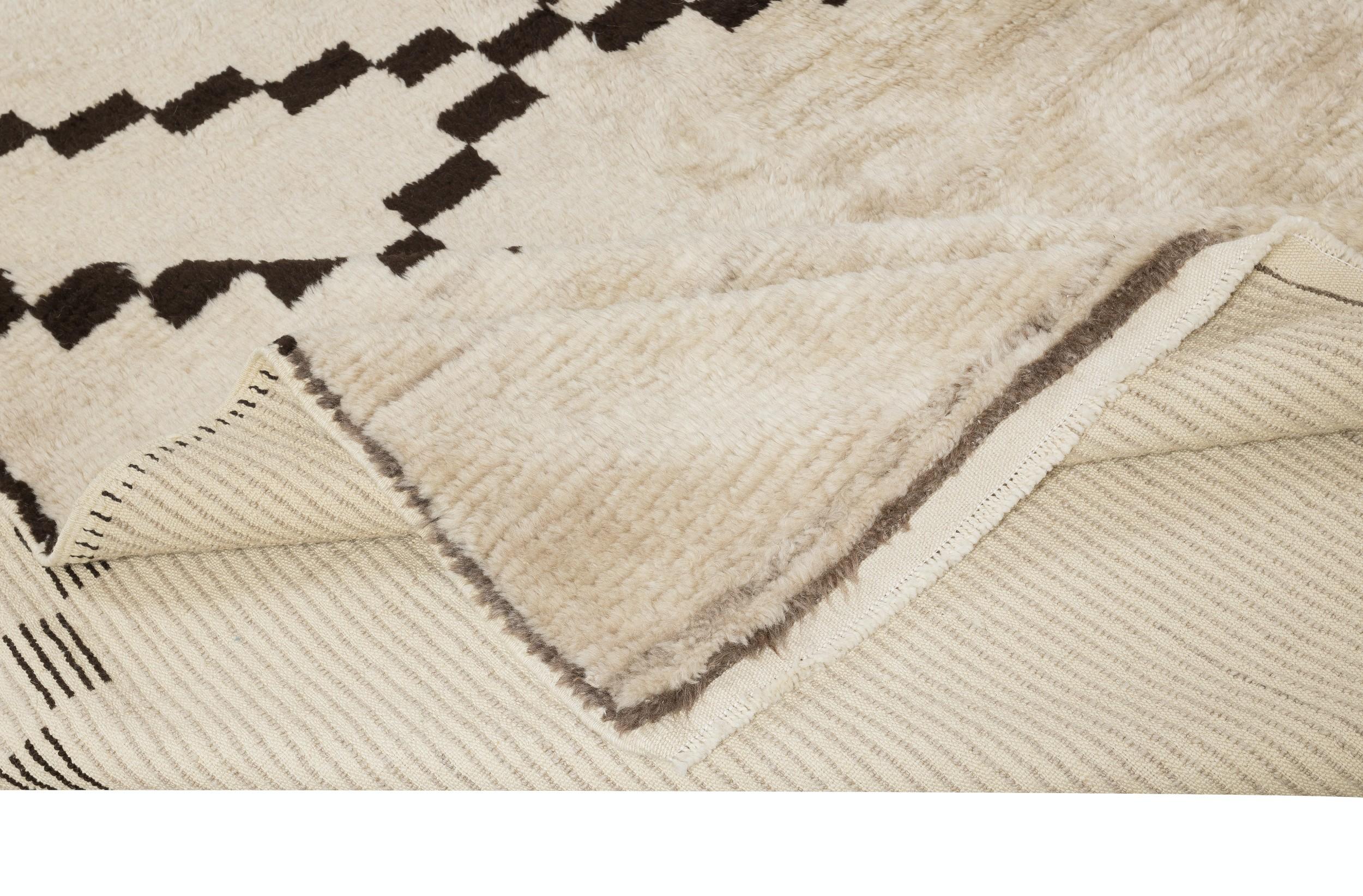 Tulu 10.7x14 Ft Moroccan style Rug. 100% Natural Wool. Handknotted Beni Ourain Carpet For Sale