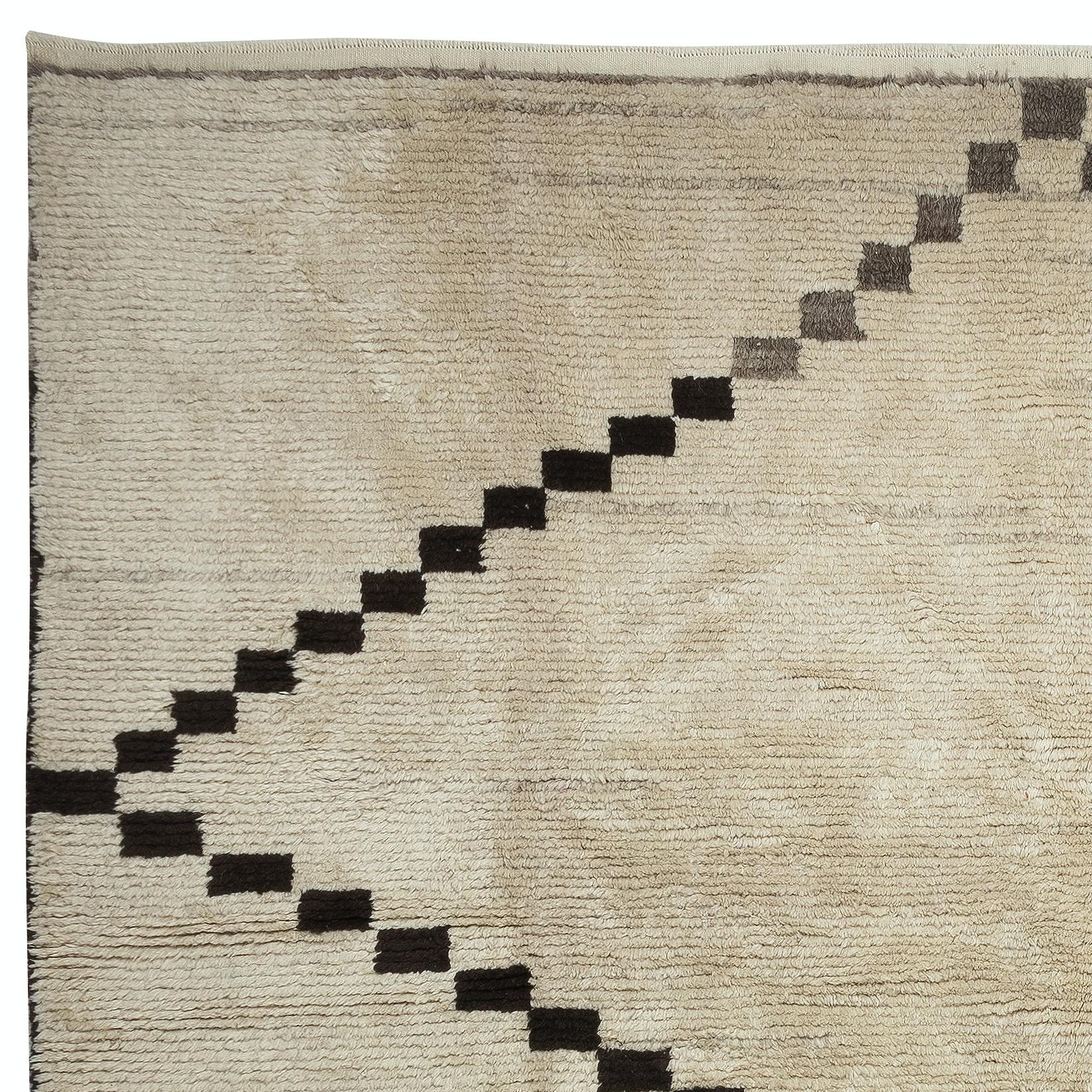 Turkish 10.7x14 Ft Moroccan style Rug. 100% Natural Wool. Handknotted Beni Ourain Carpet For Sale