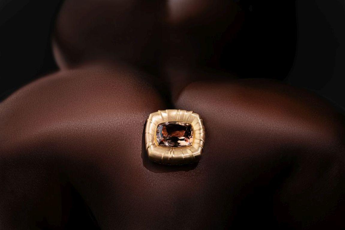 108, 64 Karat Morganit Roségold Tiger Ebenholz 4-seitige Olive Halskette im Angebot 1