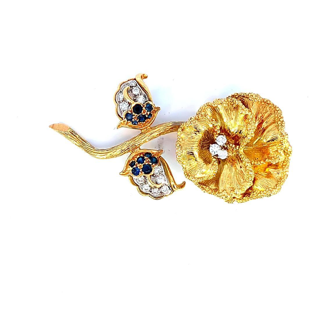 Modern 1.08 Carat Blue Sapphire And Diamond Flower Pin Antique Inspired 18K Yellow Gold For Sale