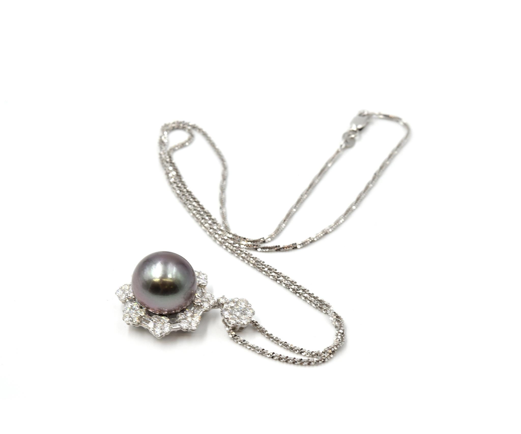 1.08 Carat Diamond and Pearl 18 Karat White Gold Pearl Pendant Necklace In Excellent Condition In Scottsdale, AZ