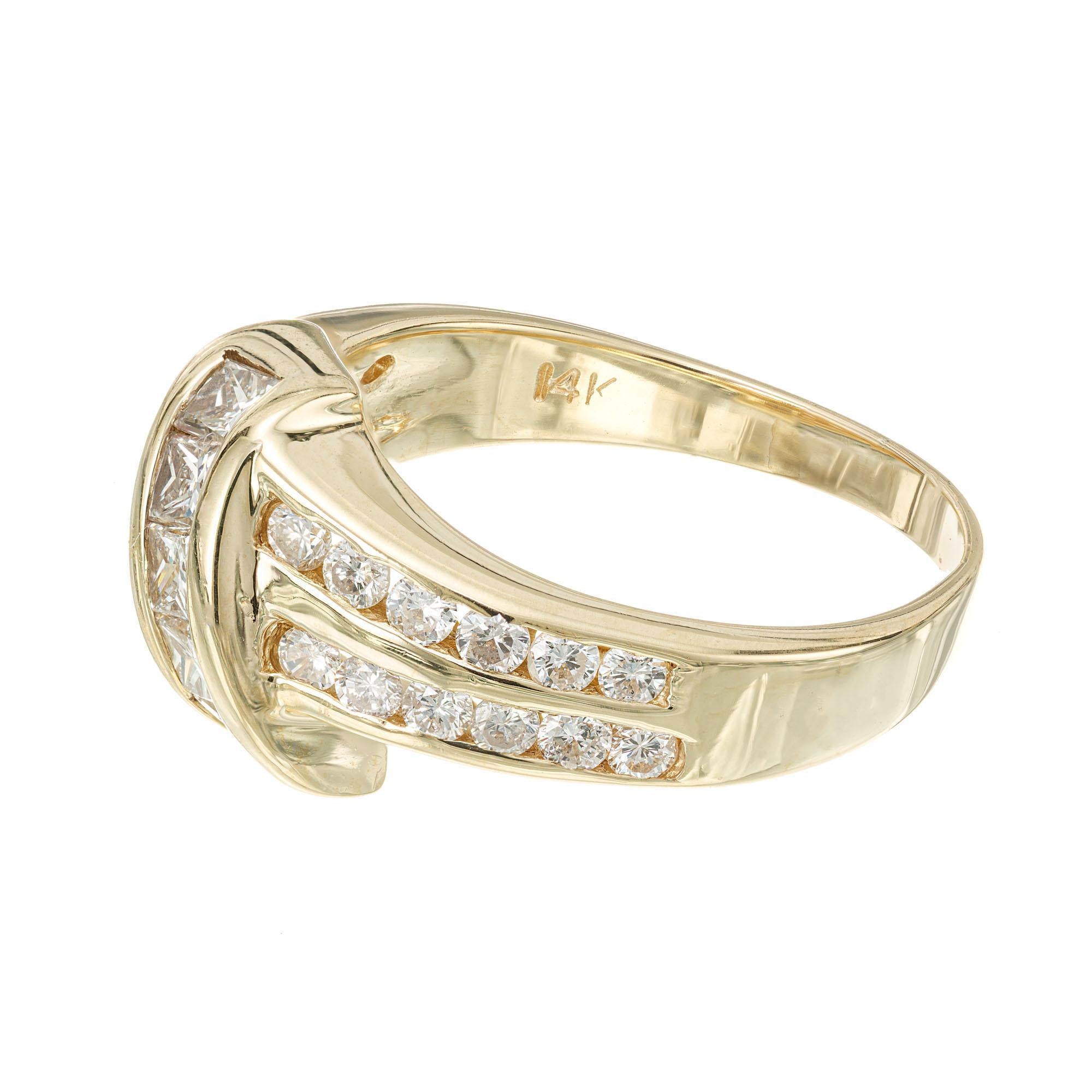 1.08 Carat Diamond Yellow Gold Cross Over Ring In Good Condition For Sale In Stamford, CT