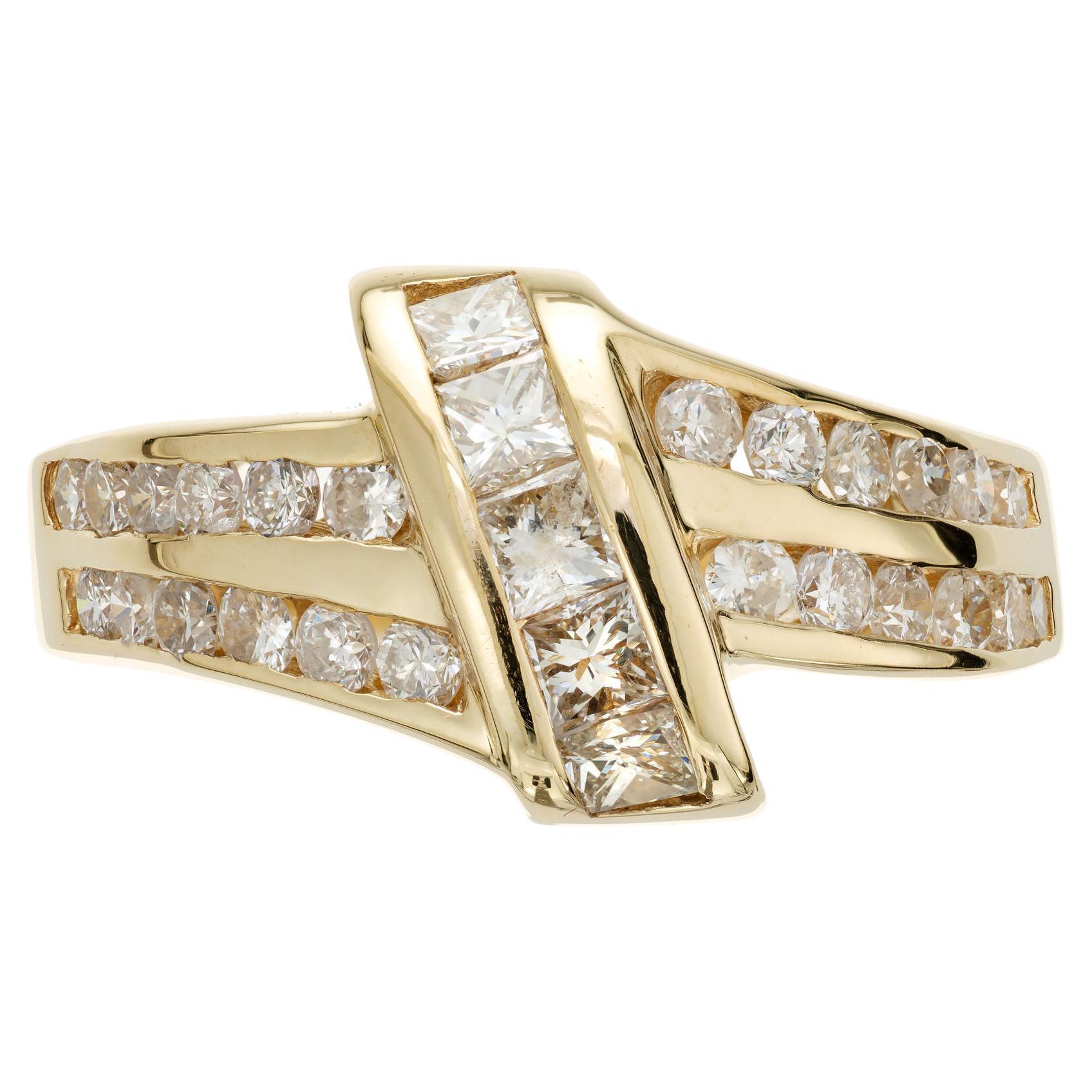 1.08 Carat Diamond Yellow Gold Cross Over Ring For Sale