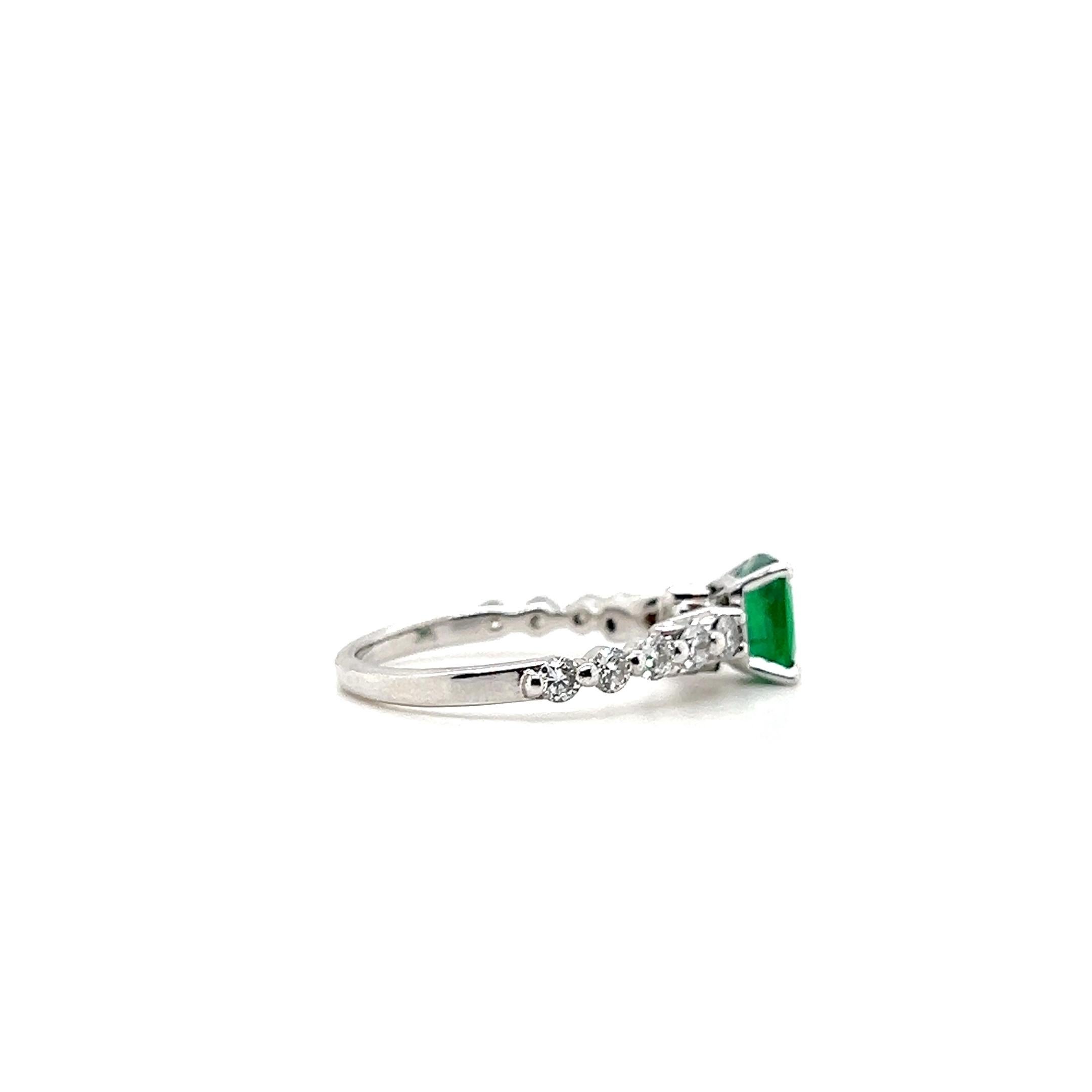 1.08 Carat Emerald & Diamond White Gold Ring For Sale 4