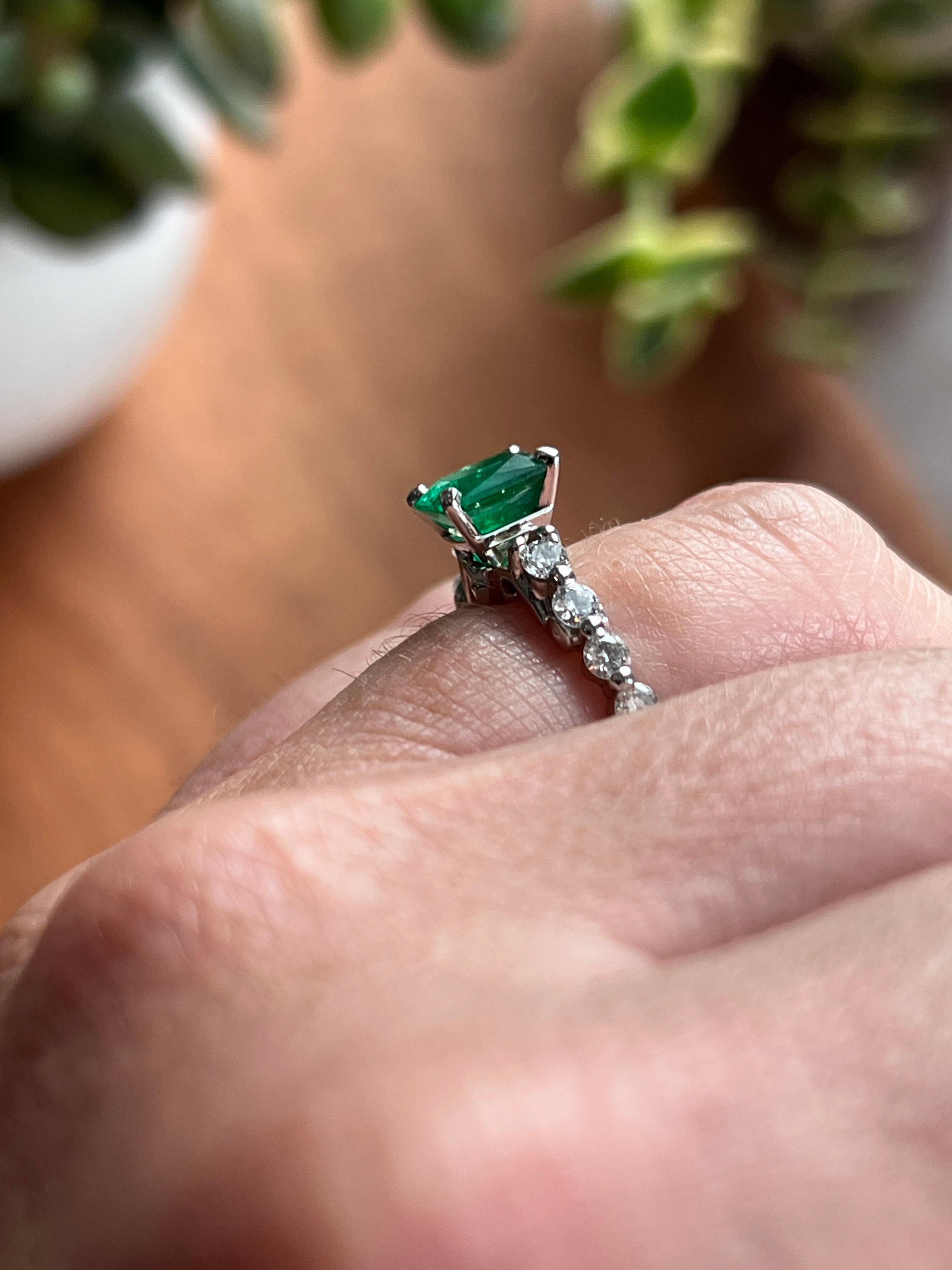 1.08 Carat Emerald & Diamond White Gold Ring For Sale 5