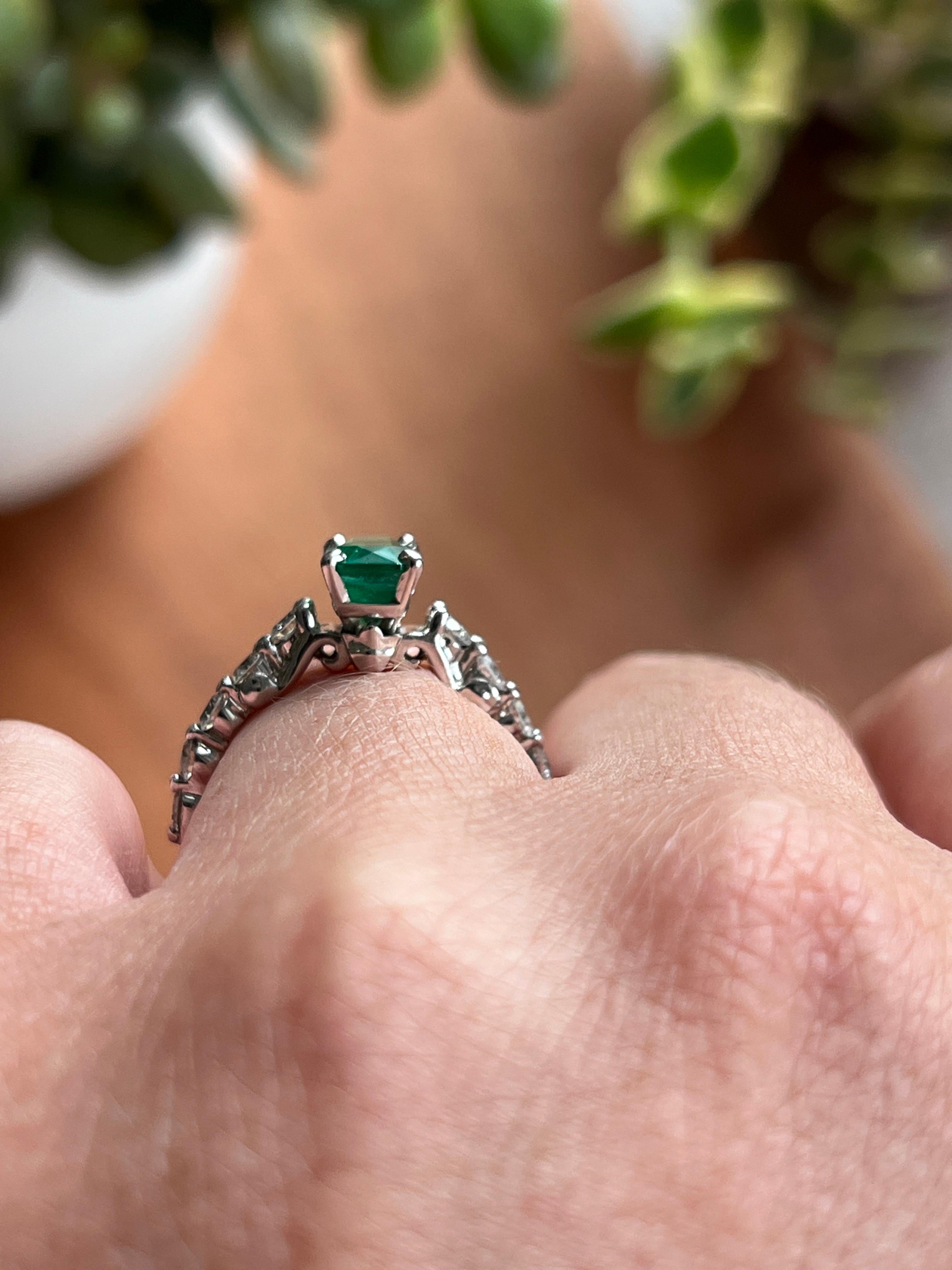 1.08 Carat Emerald & Diamond White Gold Ring For Sale 6
