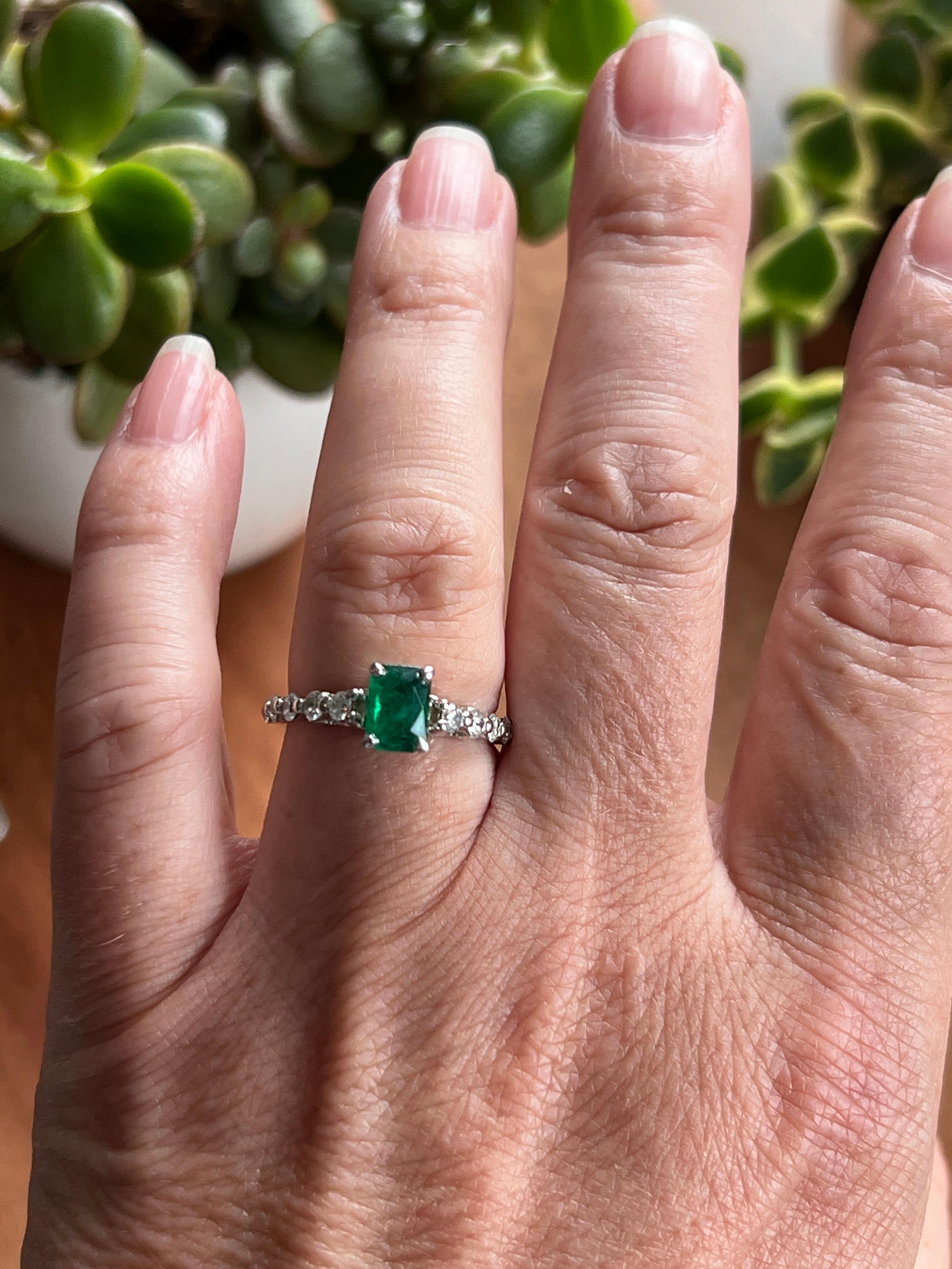 1.08 Carat Emerald & Diamond White Gold Ring For Sale 7