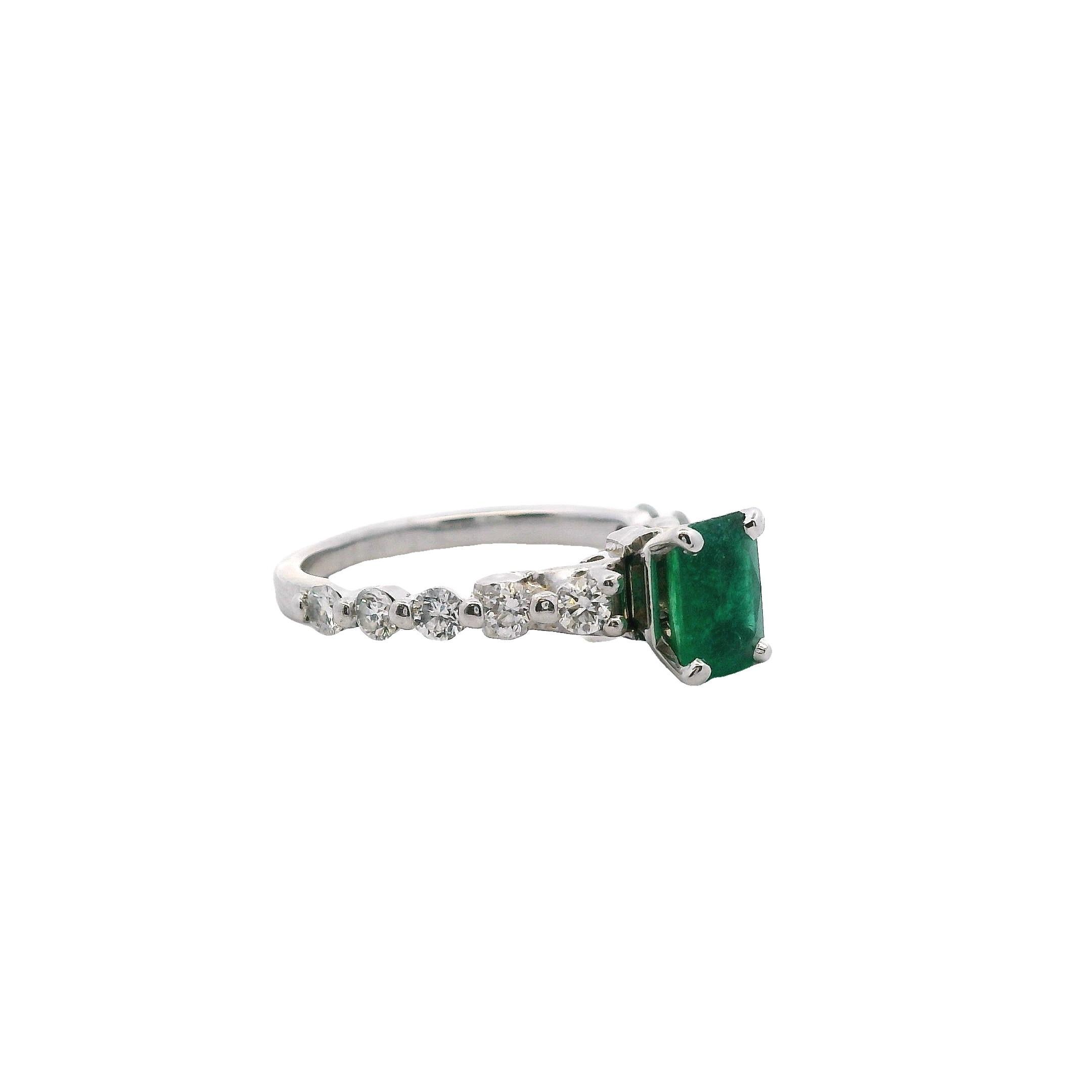 1.08 Carat Emerald & Diamond White Gold Ring In Good Condition For Sale In Towson, MD