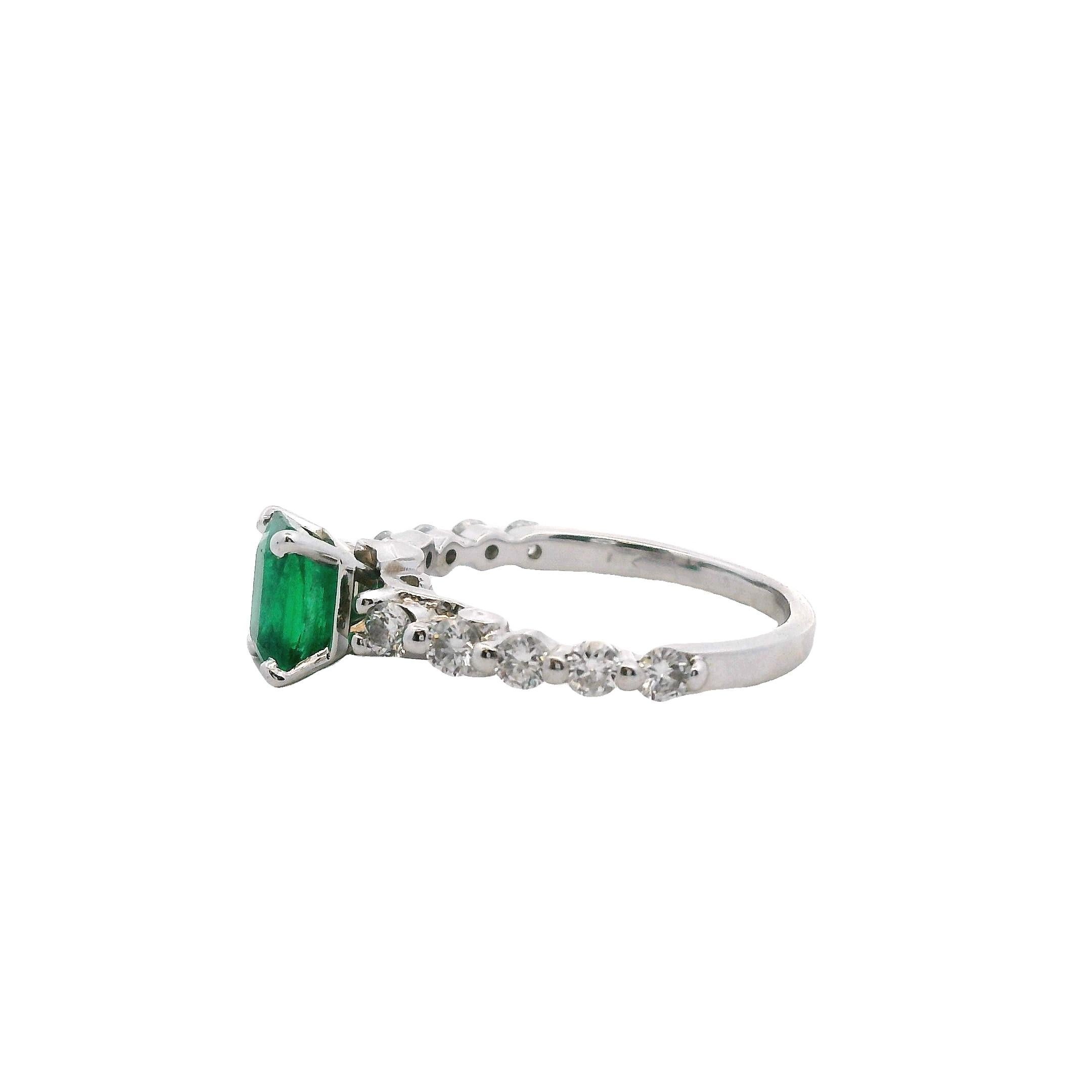 1.08 Carat Emerald & Diamond White Gold Ring For Sale 1