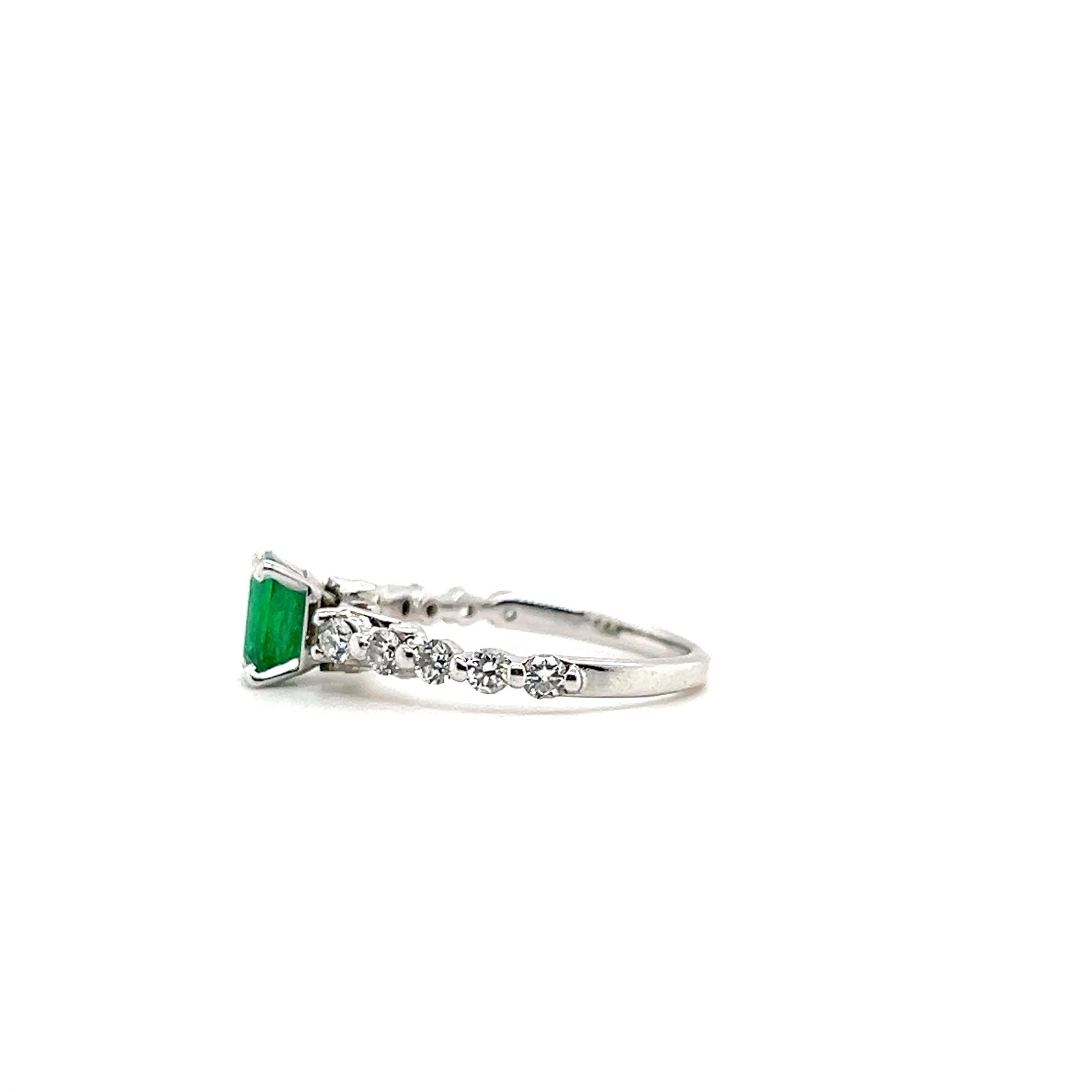 1.08 Carat Emerald & Diamond White Gold Ring For Sale 2