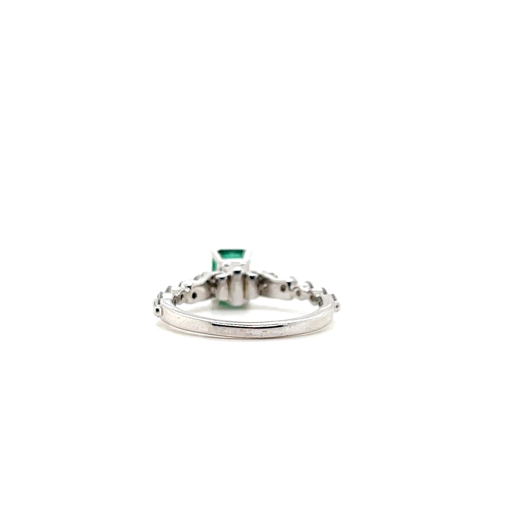1.08 Carat Emerald & Diamond White Gold Ring For Sale 3