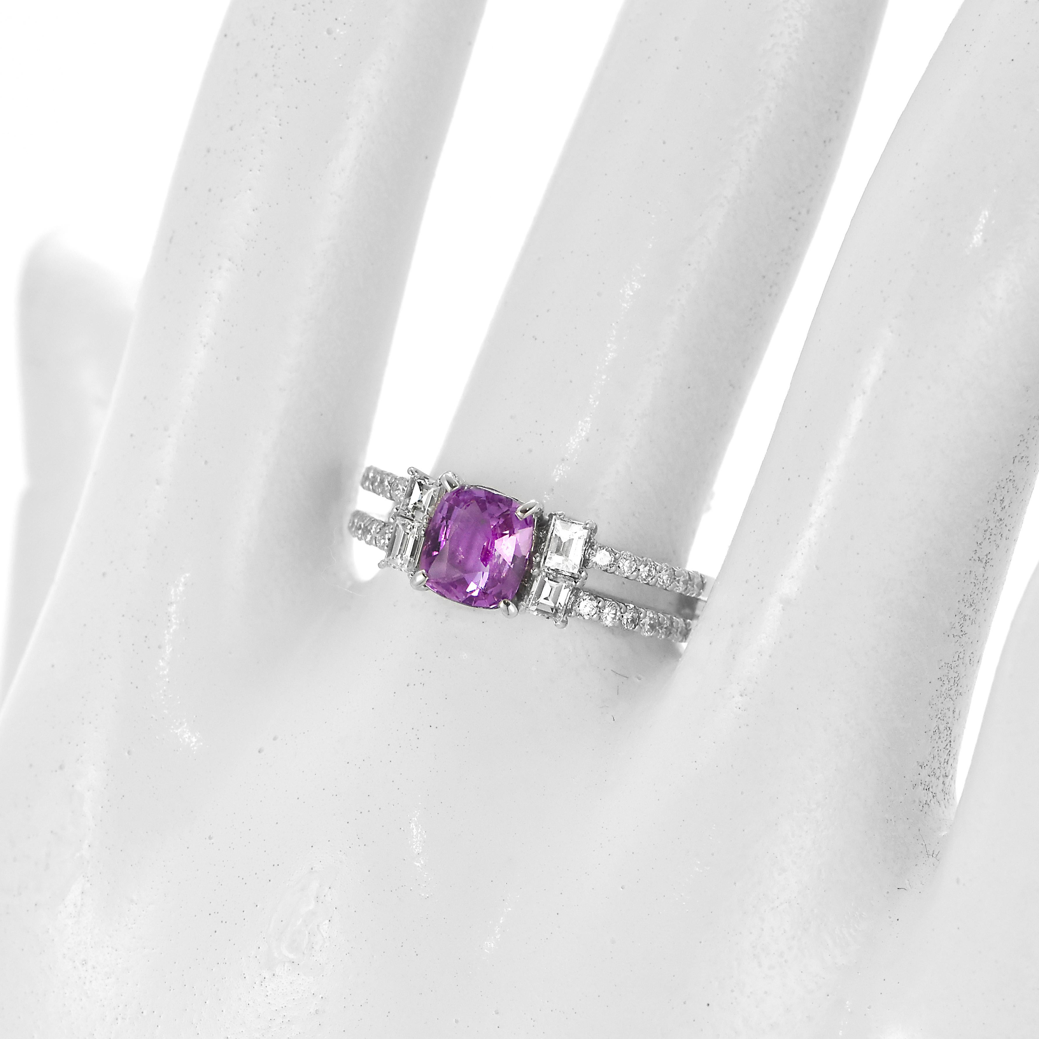 Anello con zaffiro rosa naturale e diamanti da 1,08 carati in platino In condizioni Nuovo in vendita a Tokyo, JP