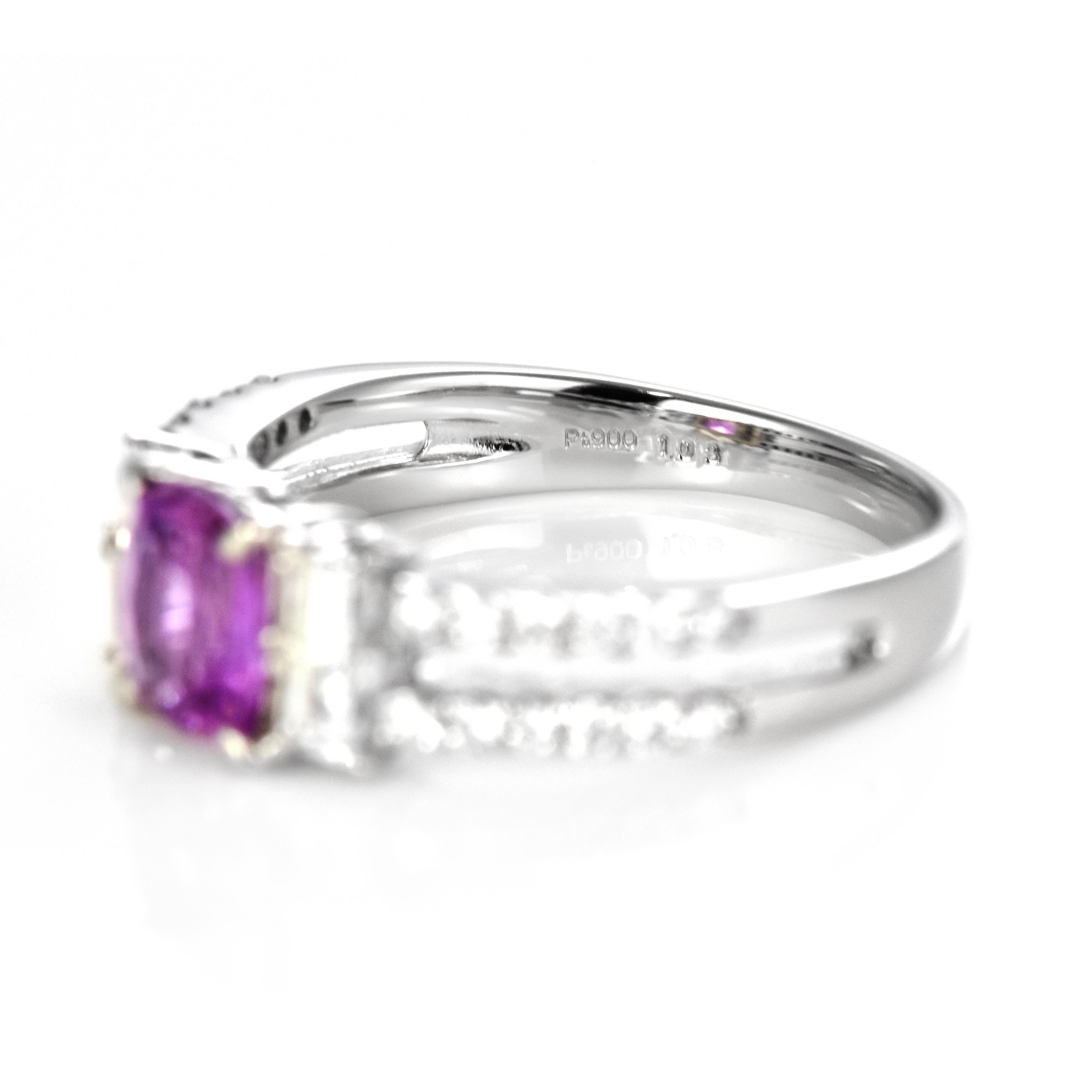Anello con zaffiro rosa naturale e diamanti da 1,08 carati in platino in vendita 2