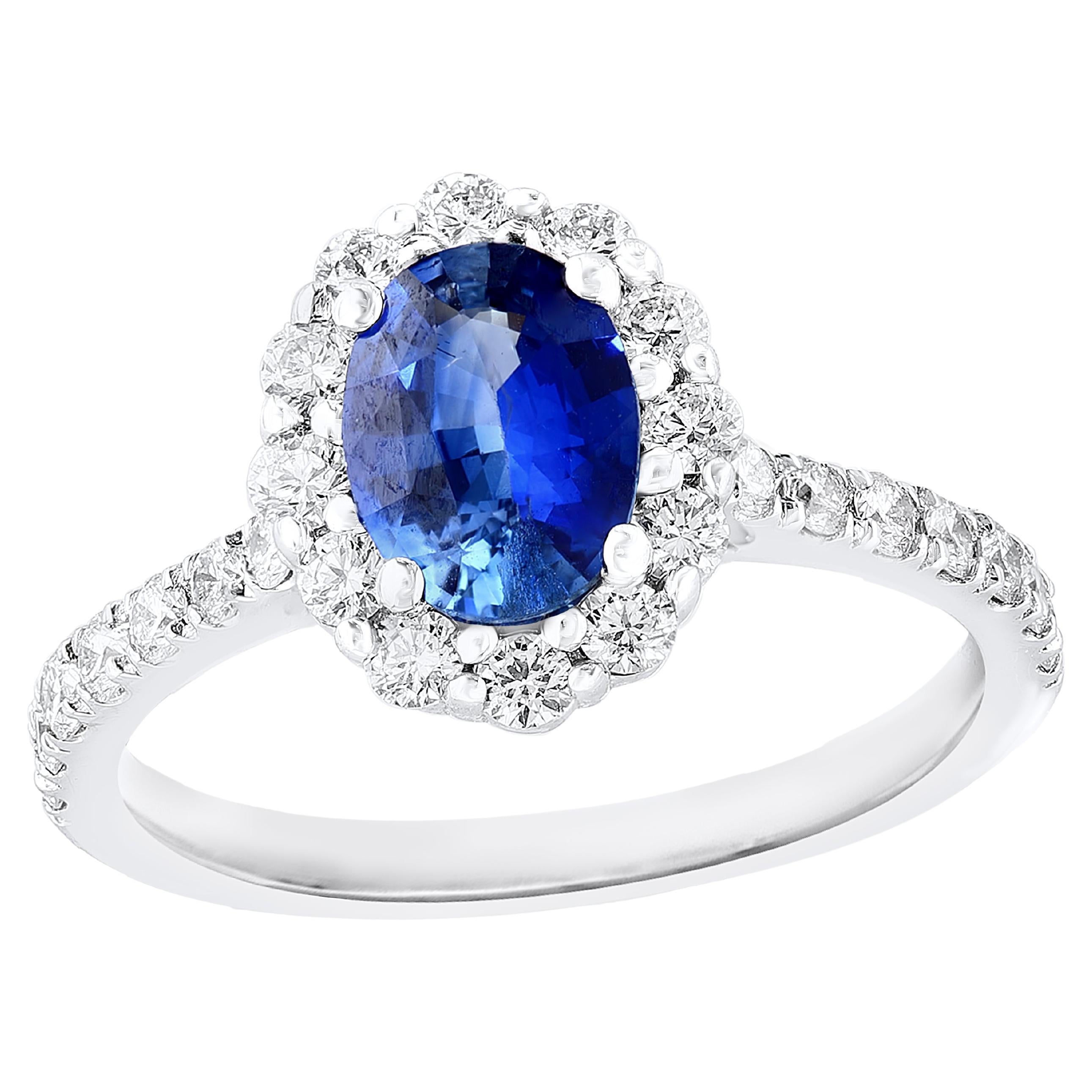 Bague de fiançailles en or blanc 14 carats avec saphir bleu taille ovale de 1,08 carat et diamants